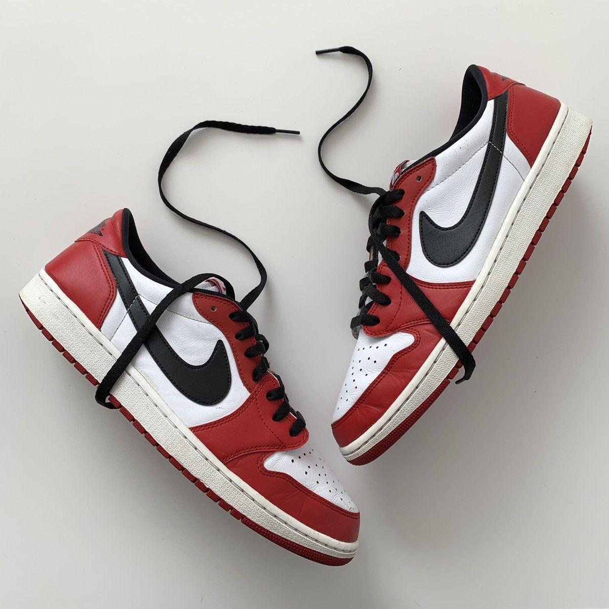 Jordan Brand 2016 Nike Jordan 1 Low Retro Chicago Size US 13 / EU 46 - 3 Thumbnail