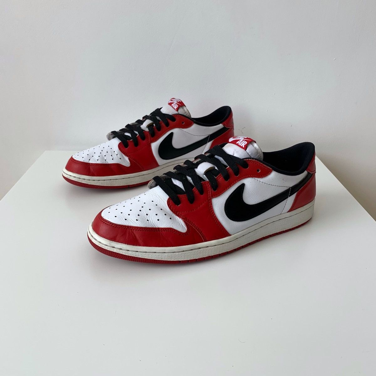 Jordan Brand 2016 Nike Jordan 1 Low Retro Chicago Size US 13 / EU 46 - 12 Thumbnail