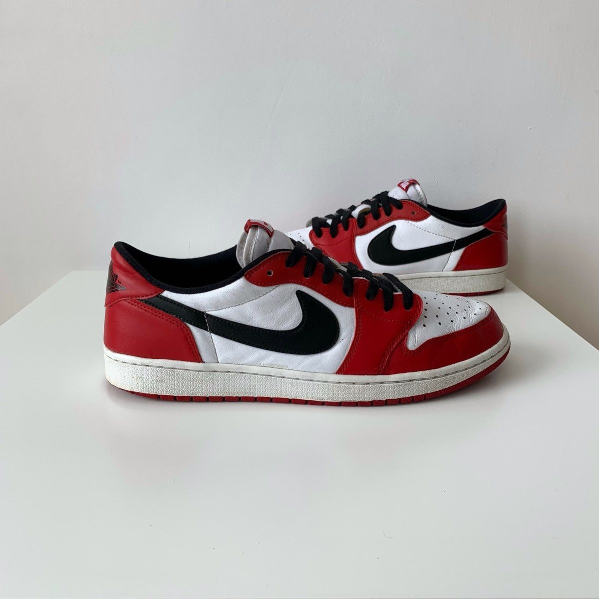 Jordan Brand 2016 Nike Jordan 1 Low Retro Chicago Size US 13 / EU 46 - 5 Thumbnail