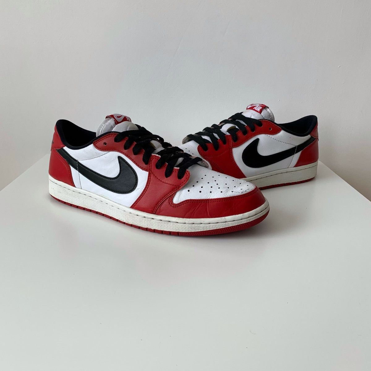 Jordan Brand 2016 Nike Jordan 1 Low Retro Chicago Size US 13 / EU 46 - 4 Thumbnail