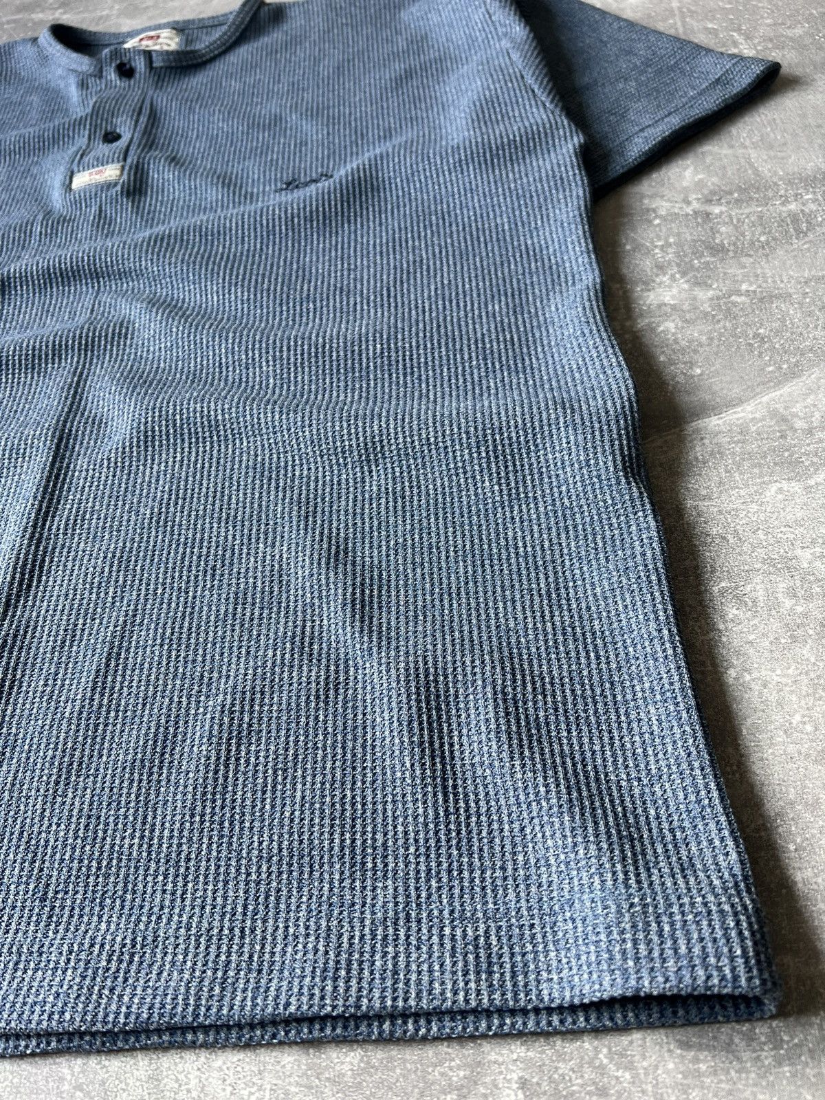 Levi's 90S Vintage Levis Blue T Shirt Size L Size US L / EU 52-54 / 3 - 2 Thumbnail