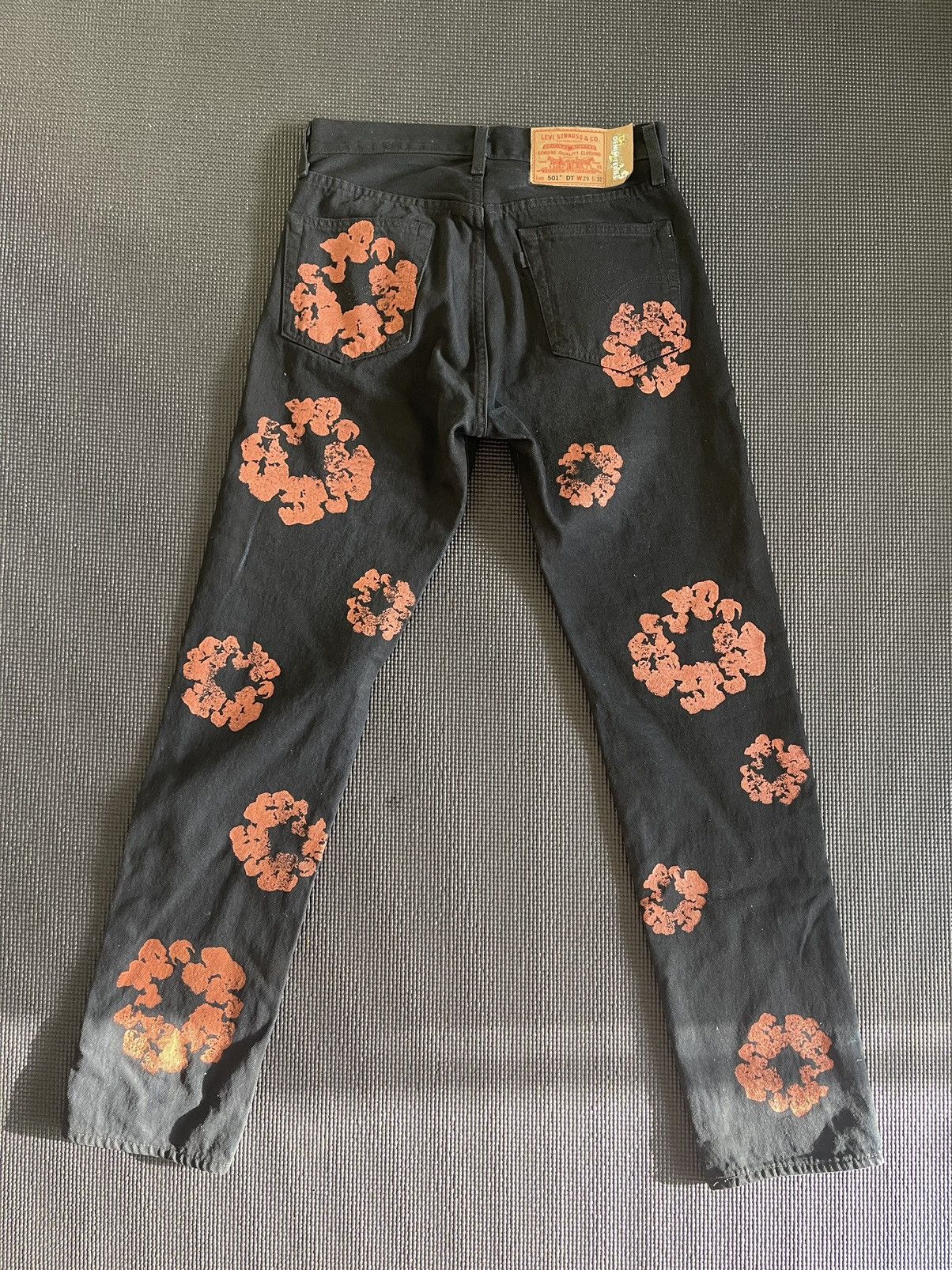 DENIM TEARS × Levi's × Levi's Made & Crafted Denim Tears Levi’s Cotton Wreath Jeans Clay Size US 29 - 2 Thumbnail