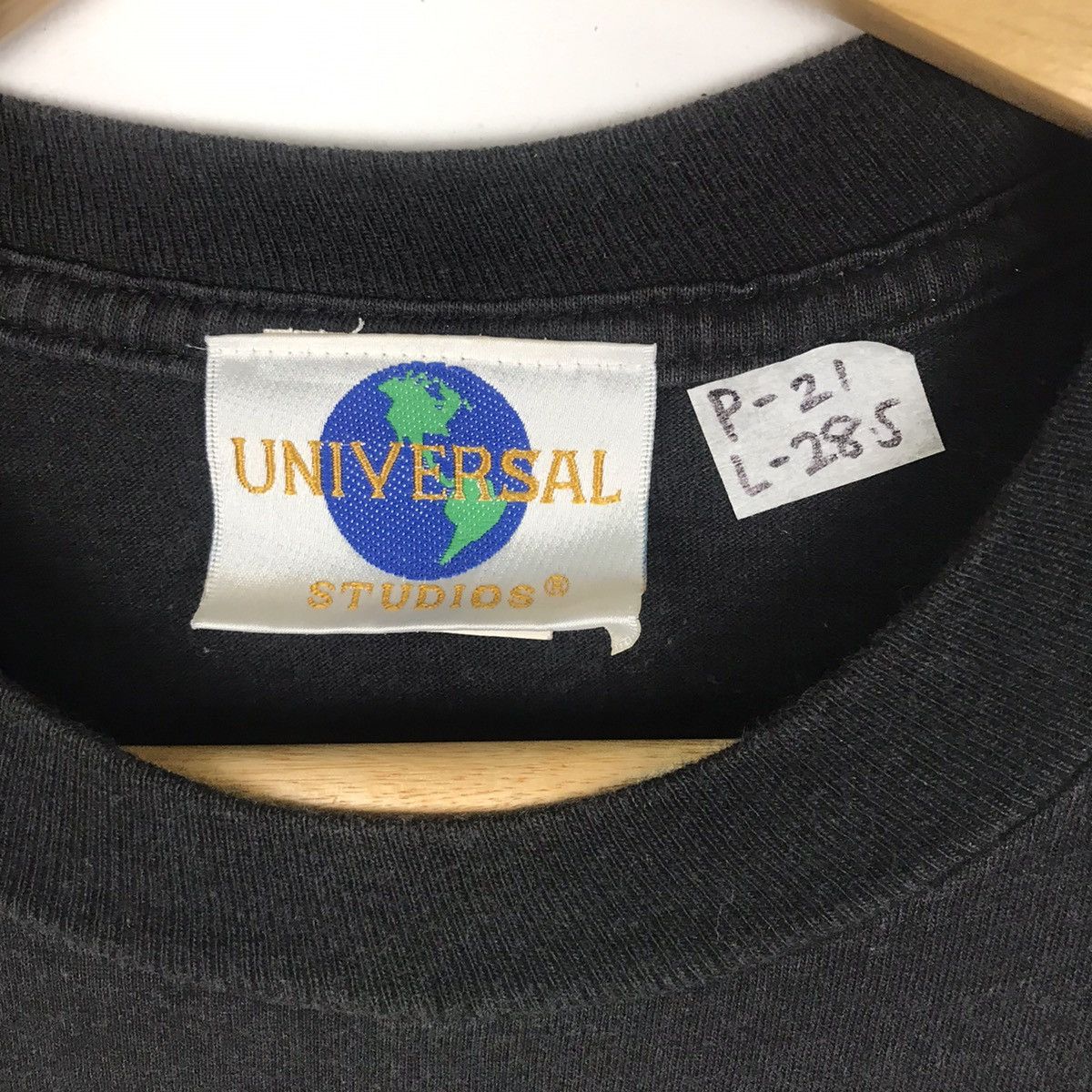Universal Studios 🔥BEST OFFER🔥 Vintage 90s Jurassic Park Universal Studios Size US L / EU 52-54 / 3 - 7 Thumbnail