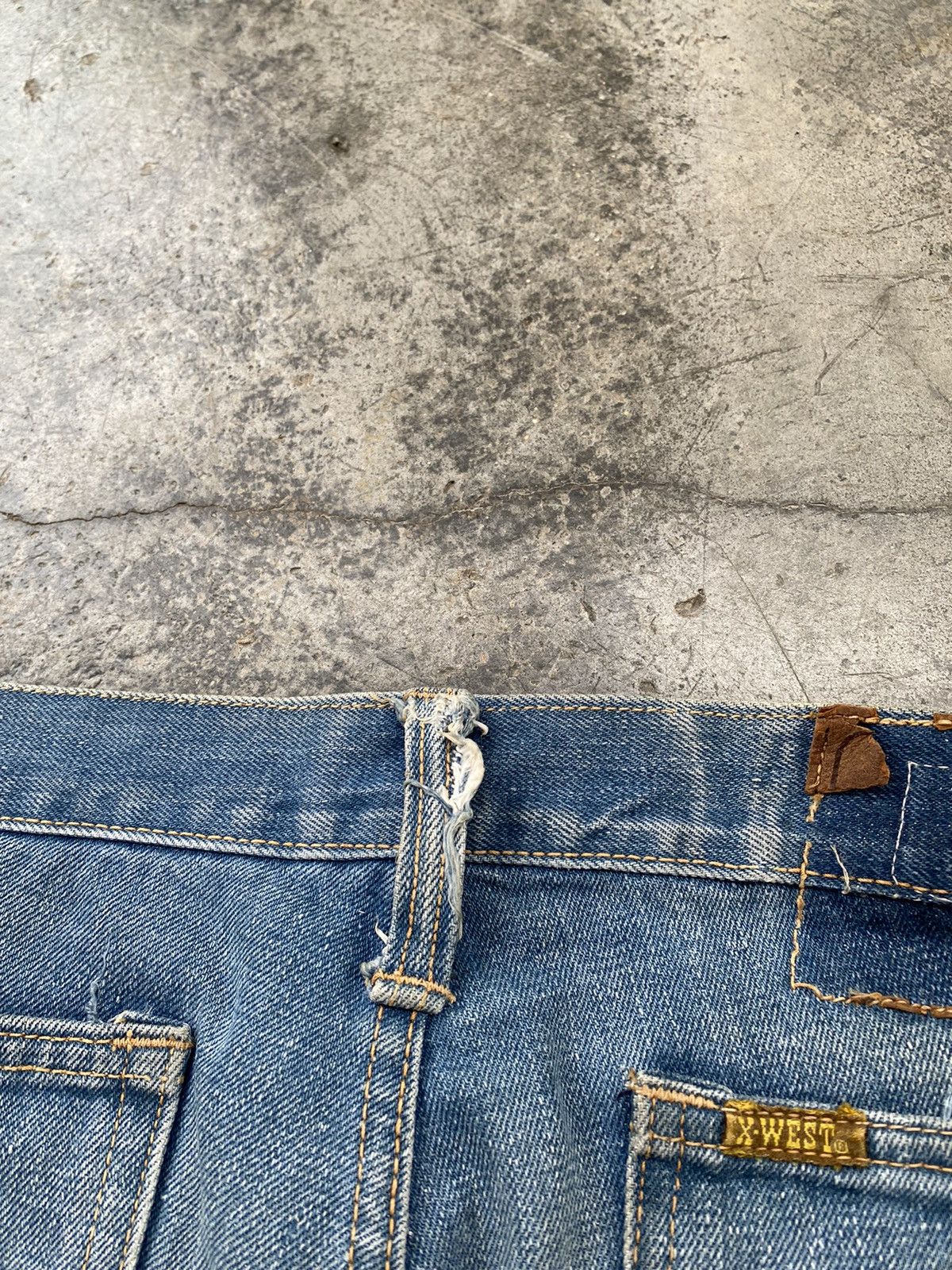 Vintage Vintage 70s X-West Canton Bottom Bell Distressed Denim Size US 31 - 9 Thumbnail