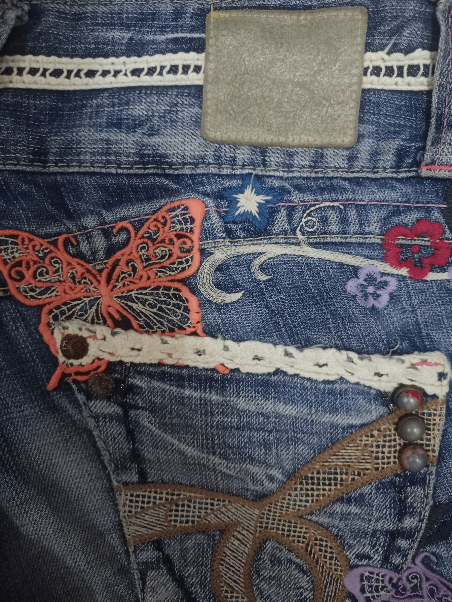 Japanese Brand Vintage Red Pepper Embellished Patchwork Flare Jeans 28x27 Size 28" / US 6 / IT 42 - 9 Thumbnail
