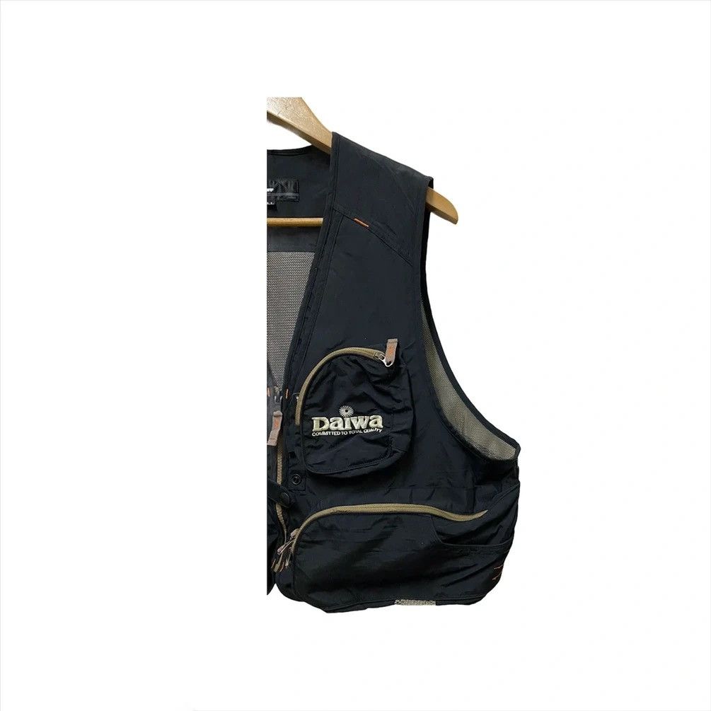Japanese Brand Daiwa Great Banff Bubble Pocket Fishing Vest fishing Gear Size US M / EU 48-50 / 2 - 5 Thumbnail