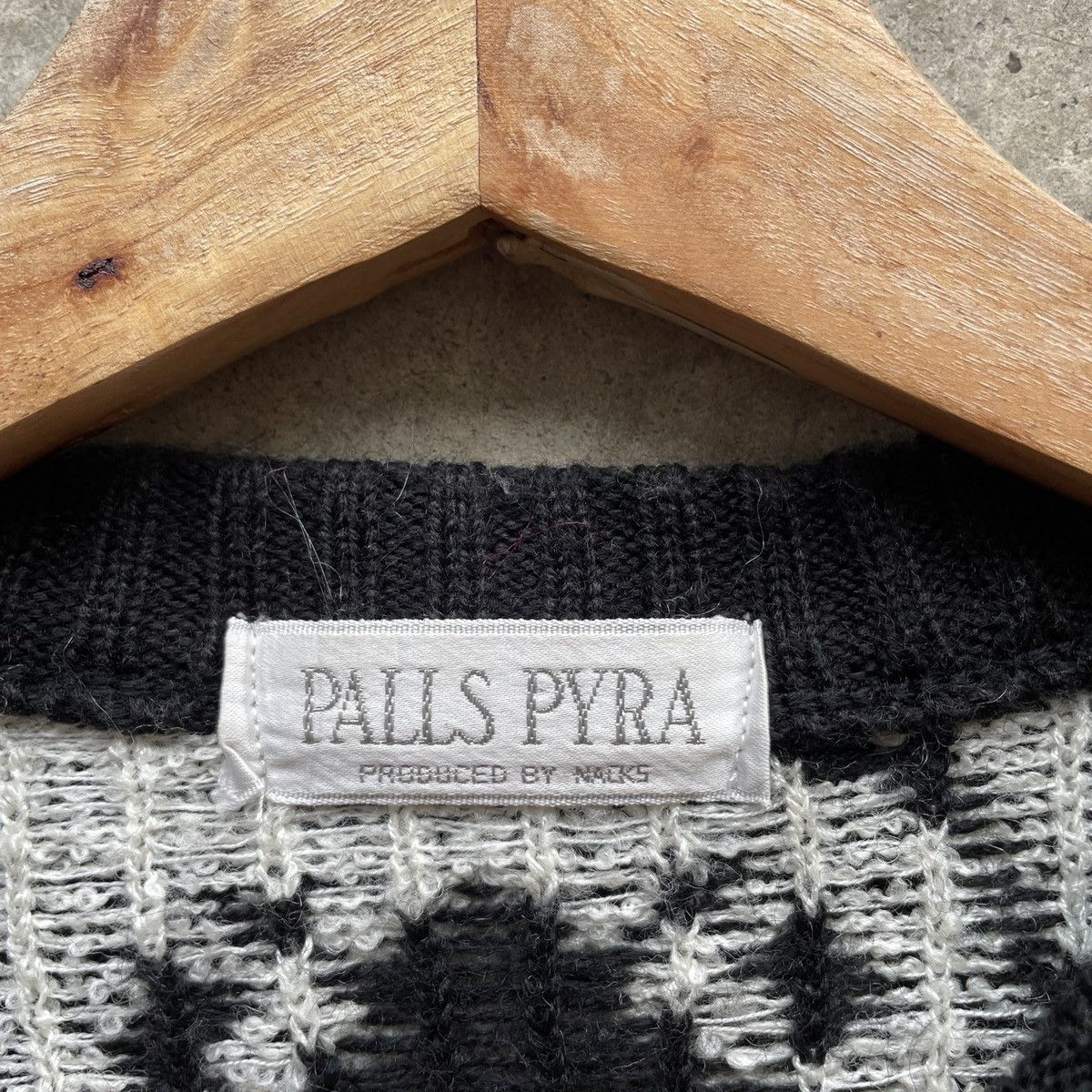 Japanese Brand Vintage Palls Pyra Black/White Full Print Button Up Cardigan Size US S / EU 44-46 / 1 - 7 Thumbnail