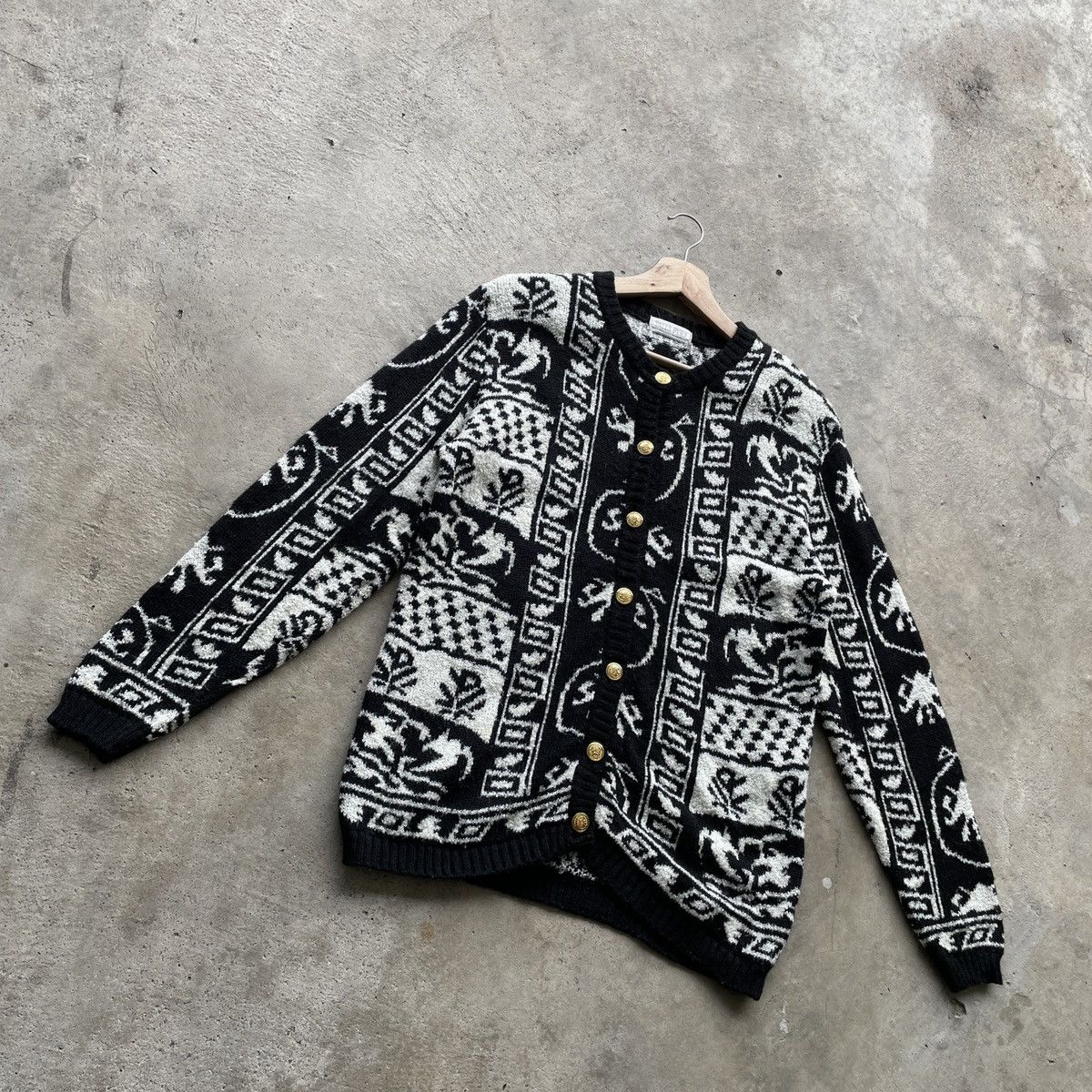 Japanese Brand Vintage Palls Pyra Black/White Full Print Button Up Cardigan Size US S / EU 44-46 / 1 - 1 Thumbnail