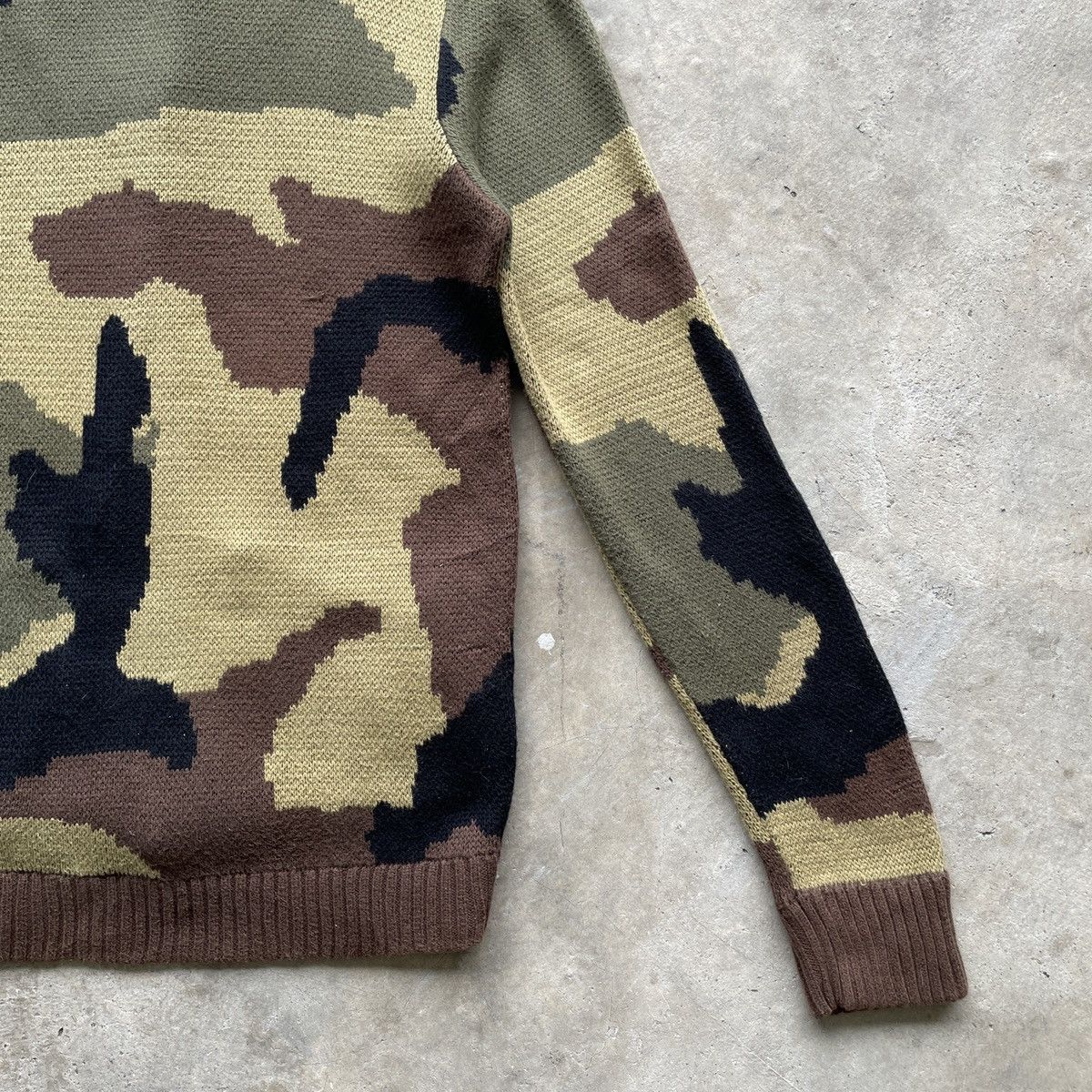 Japanese Brand Vintage Tommy Kanye West Camo Style Cardigan Knitwear RARE Size US M / EU 48-50 / 2 - 10 Thumbnail