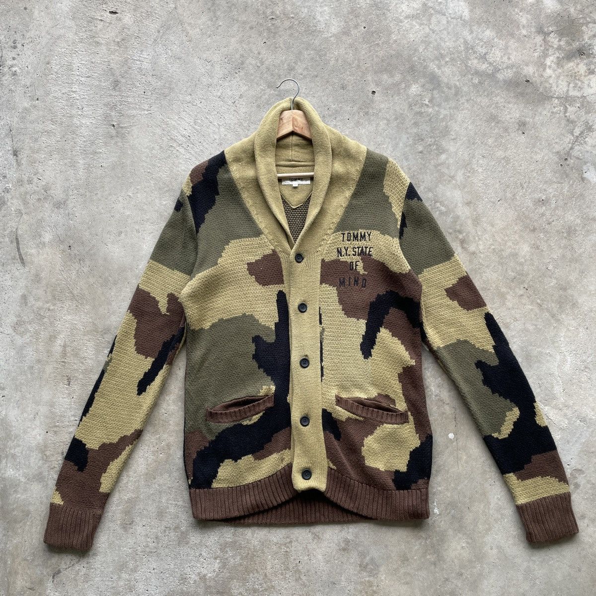 Japanese Brand Vintage Tommy Kanye West Camo Style Cardigan Knitwear RARE Size US M / EU 48-50 / 2 - 1 Thumbnail