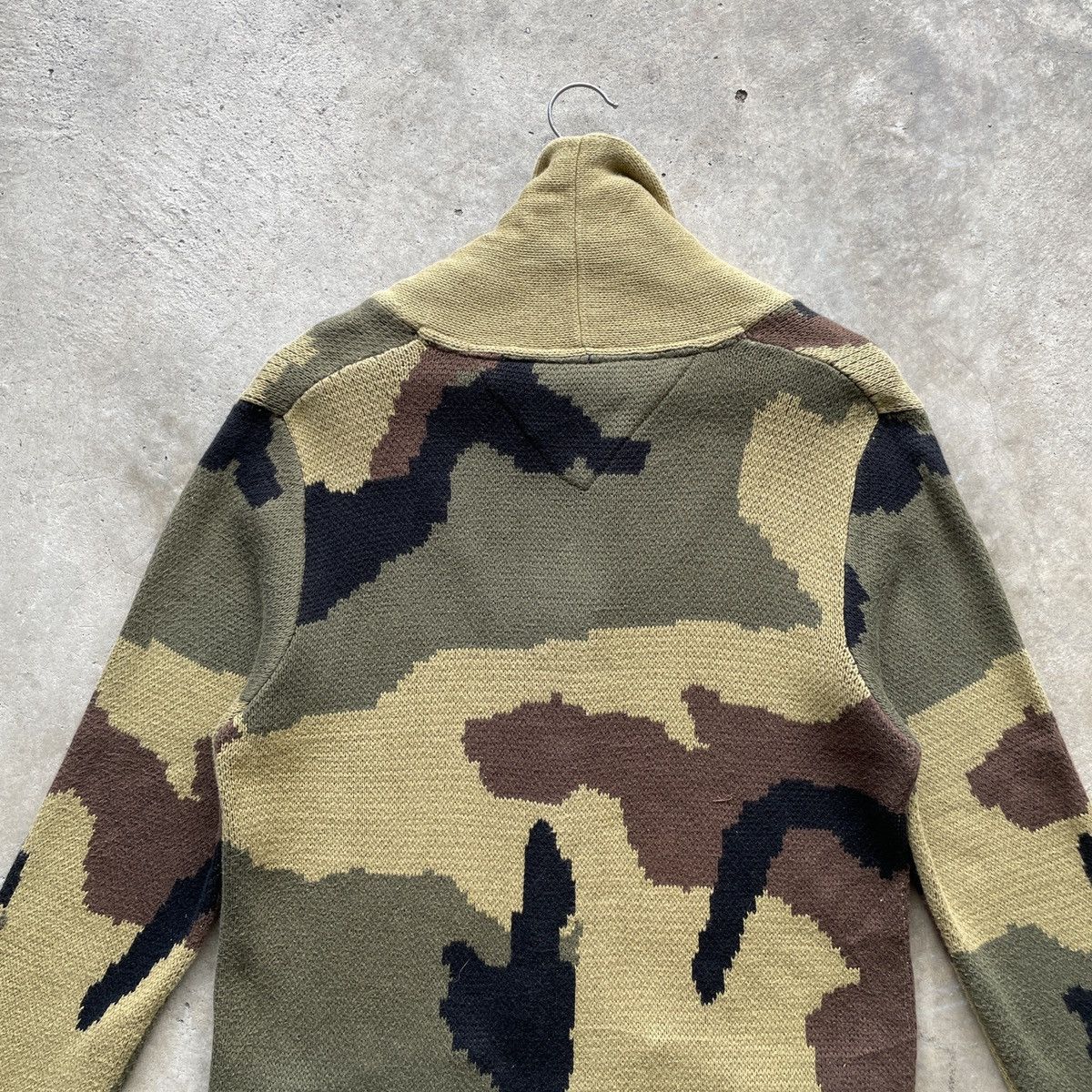 Japanese Brand Vintage Tommy Kanye West Camo Style Cardigan Knitwear RARE Size US M / EU 48-50 / 2 - 11 Thumbnail