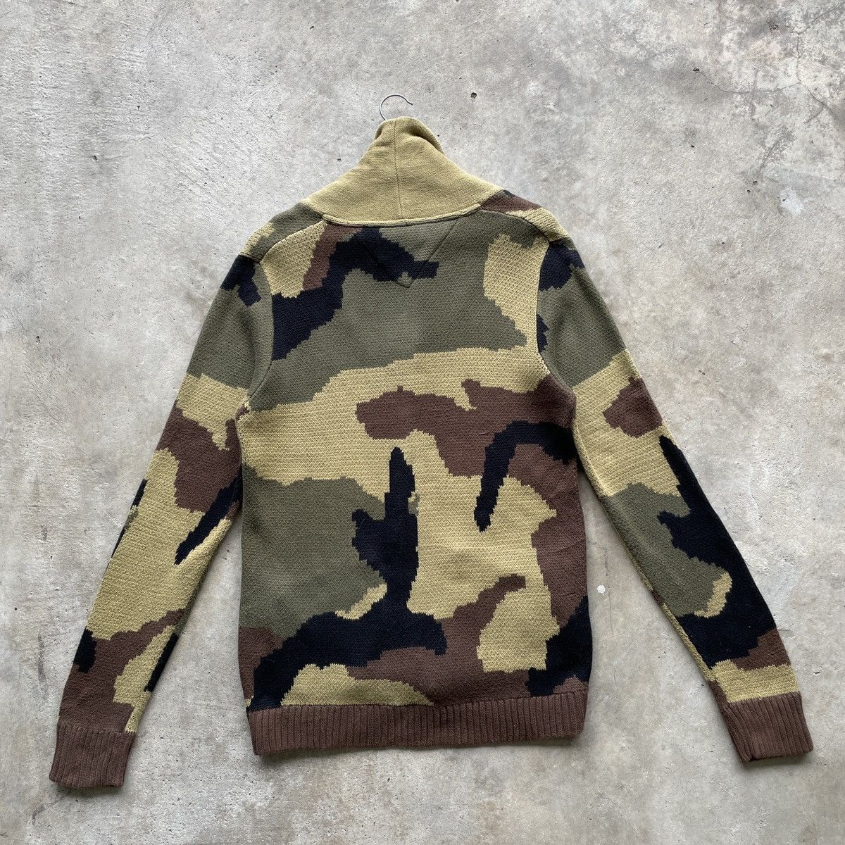 Japanese Brand Vintage Tommy Kanye West Camo Style Cardigan Knitwear RARE Size US M / EU 48-50 / 2 - 12 Thumbnail