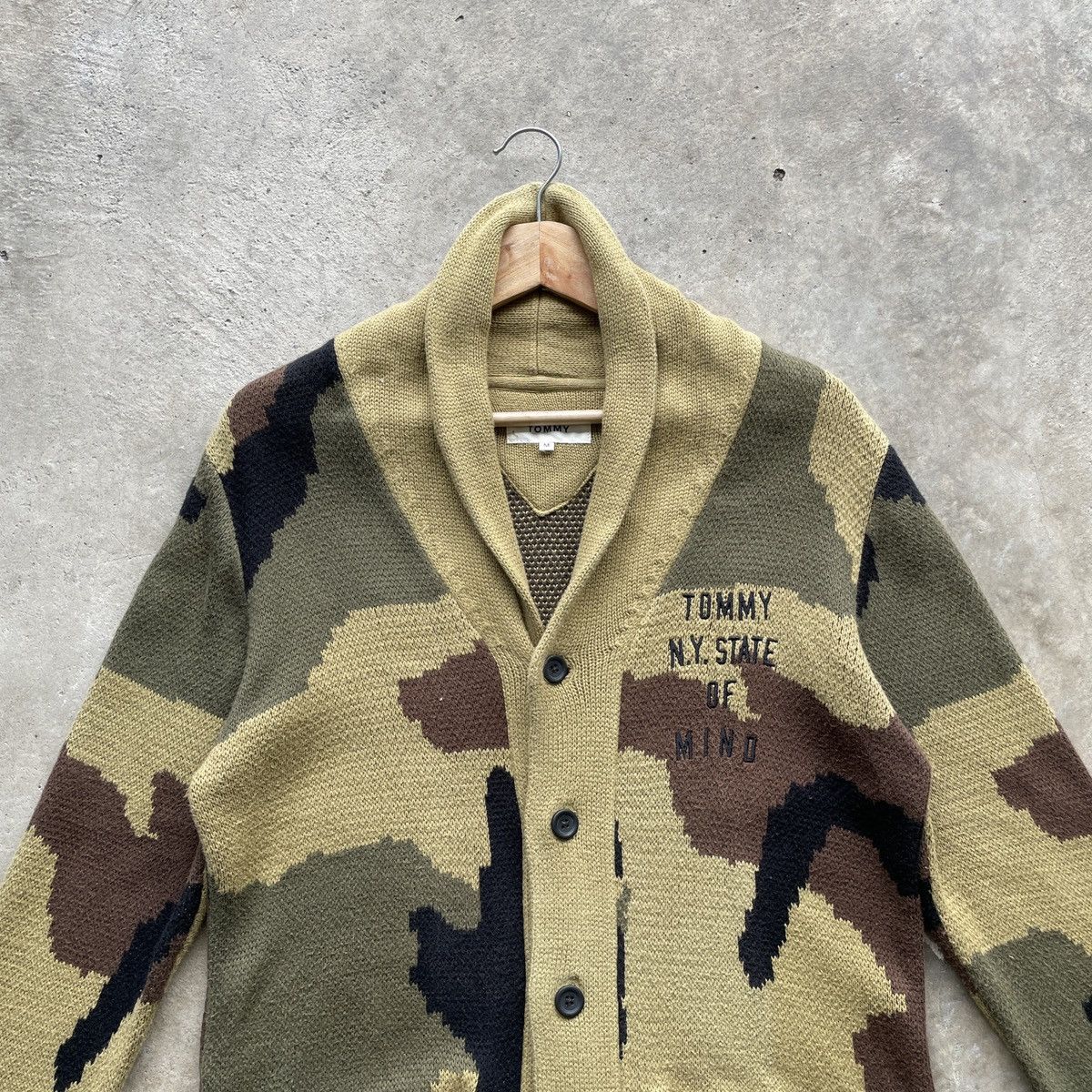 Japanese Brand Vintage Tommy Kanye West Camo Style Cardigan Knitwear RARE Size US M / EU 48-50 / 2 - 3 Thumbnail
