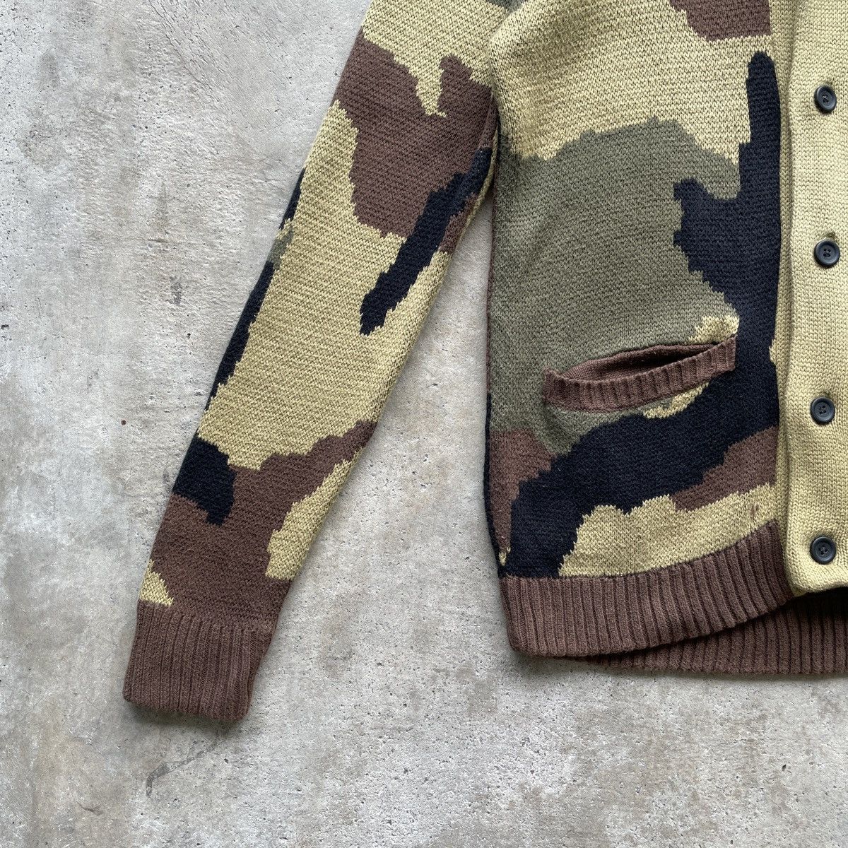 Japanese Brand Vintage Tommy Kanye West Camo Style Cardigan Knitwear RARE Size US M / EU 48-50 / 2 - 4 Thumbnail