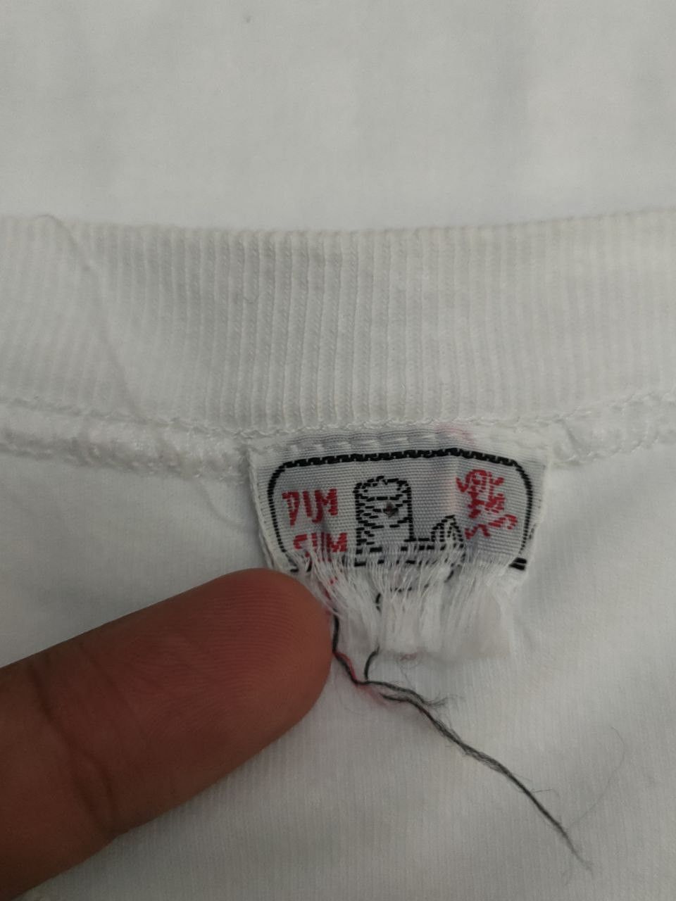Vintage ❎ ©️1985 Vintage Hong Kong Art T Size US L / EU 52-54 / 3 - 6 Thumbnail
