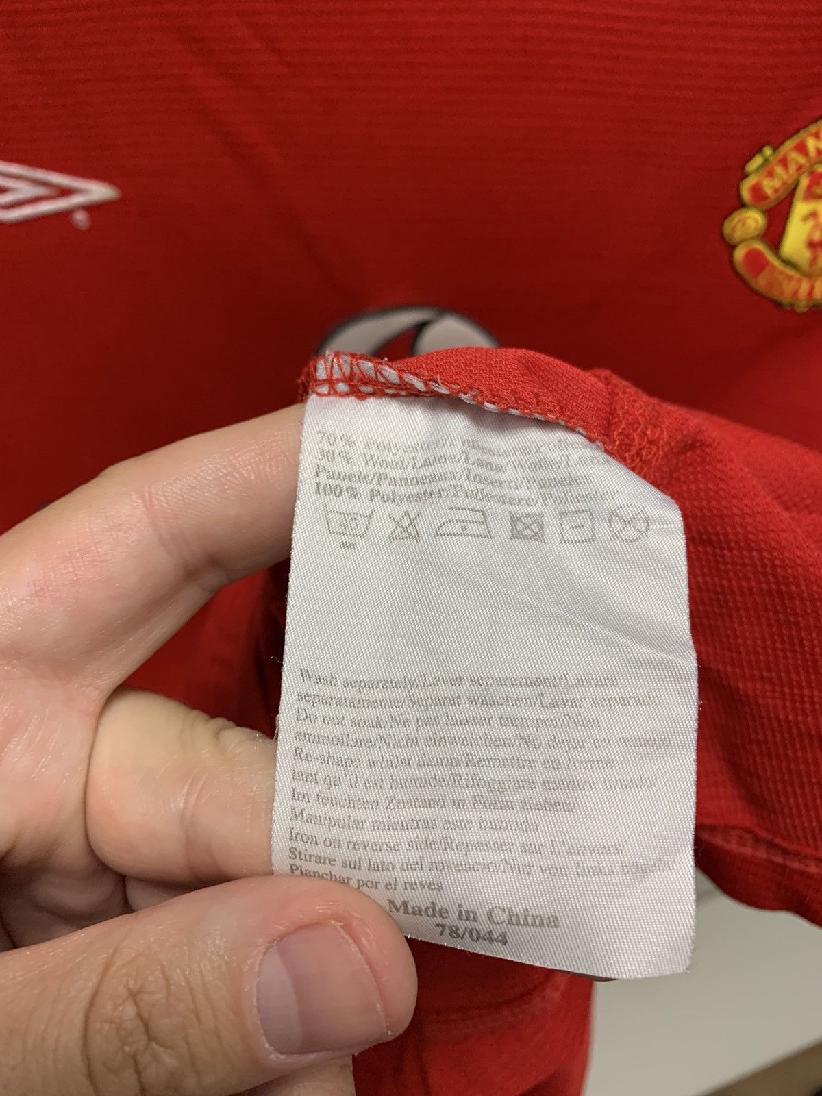 Umbro Manchester United umbro vintage soccer jersey L sz Vodafone Size US M / EU 48-50 / 2 - 8 Thumbnail