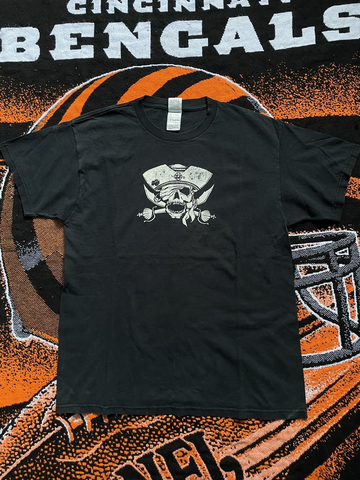 Fruit Of The Loom × Vintage Vintage Y2K Pirate Skull Black T-shirt Early 90s - 2000s Size US L / EU 52-54 / 3 - 2 Thumbnail