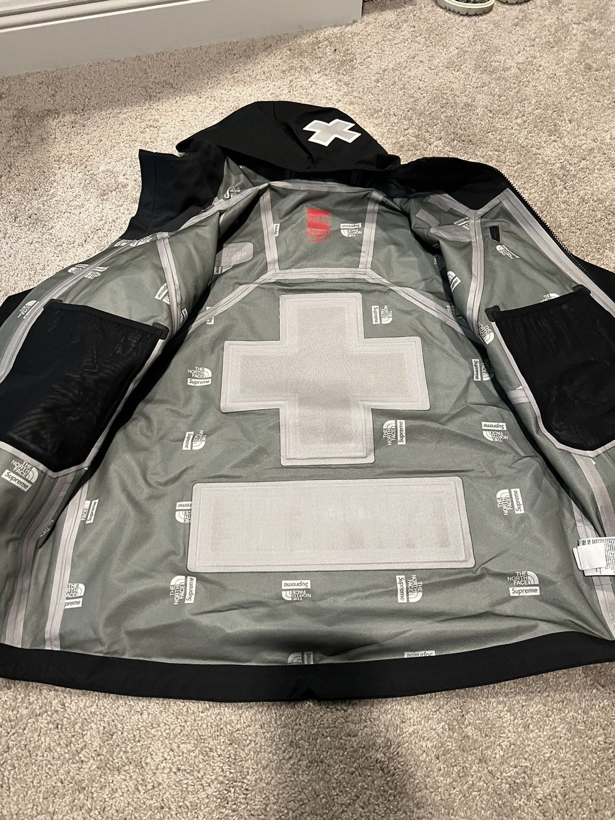 Supreme × The North Face Supreme The North Face Summit Size US M / EU 48-50 / 2 - 11 Thumbnail