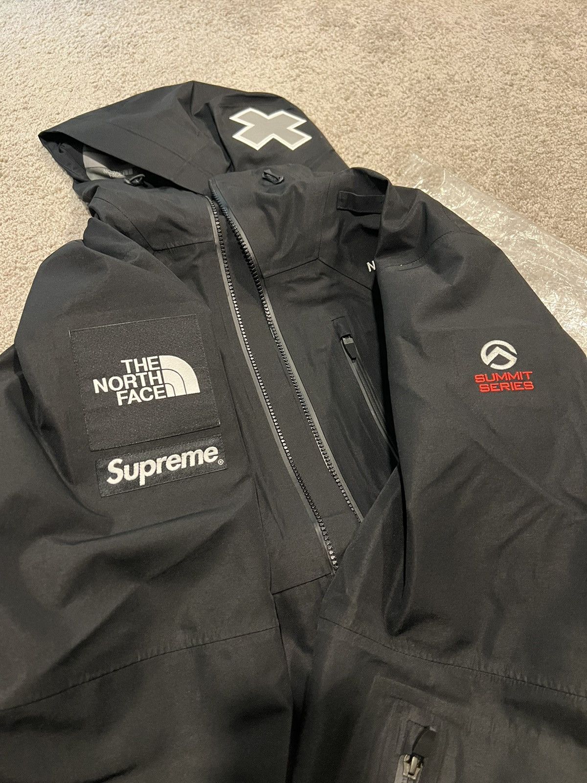 Supreme × The North Face Supreme The North Face Summit Size US M / EU 48-50 / 2 - 6 Thumbnail