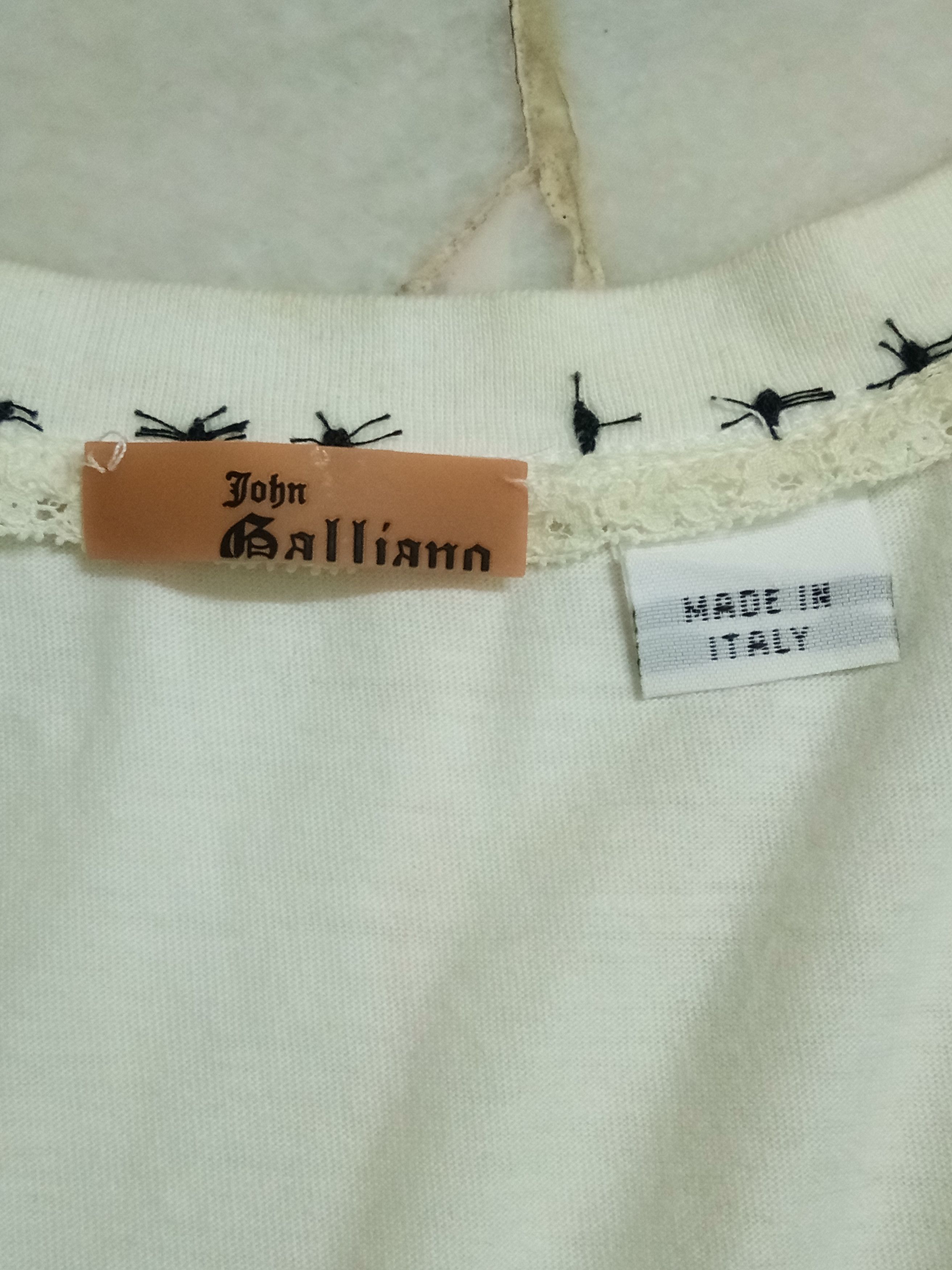 John Galliano Archive John Galliano multi print v neck t shirt Italy Size L / US 10 / IT 46 - 3 Thumbnail