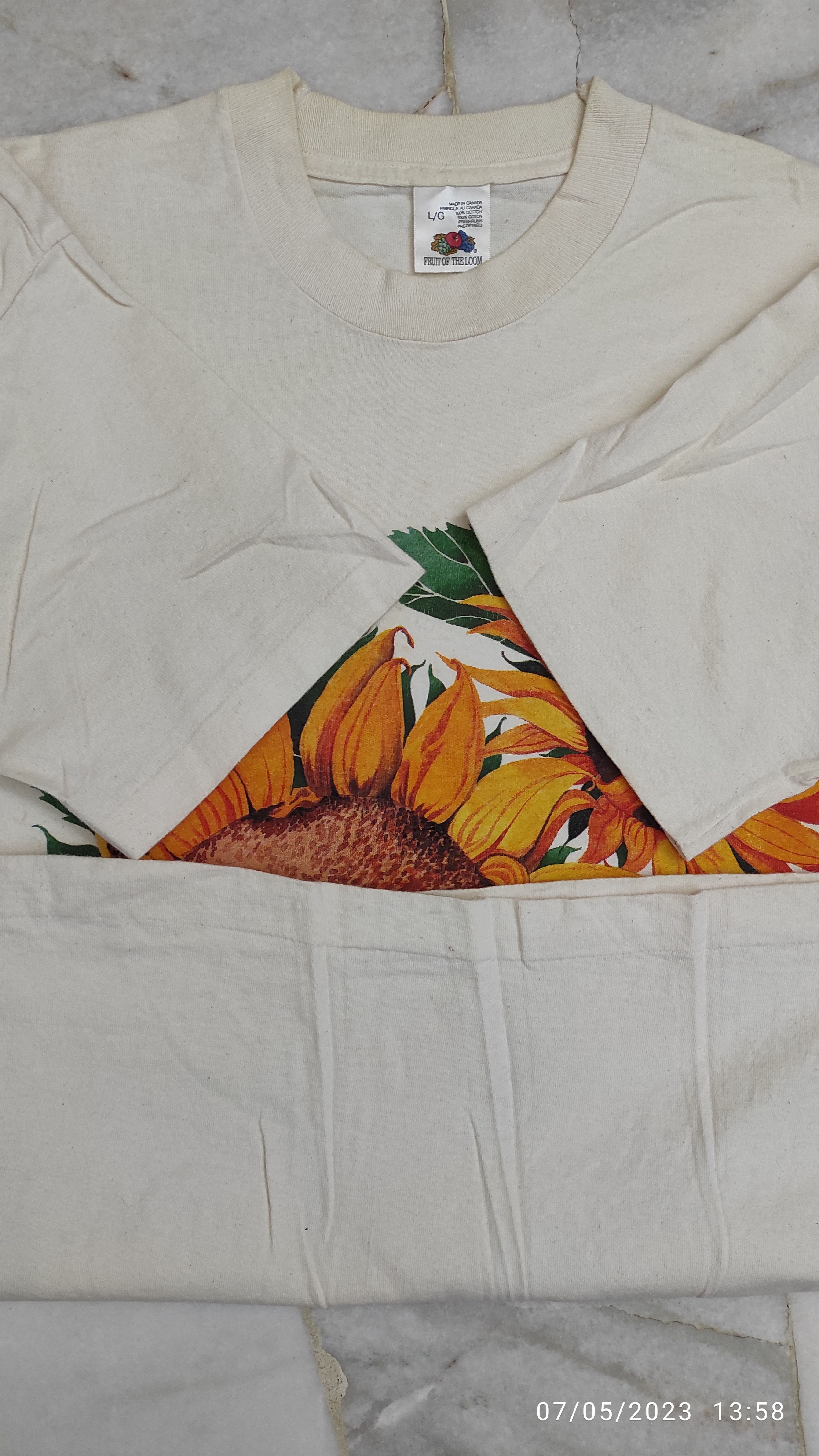 Other Vintage 90's Sunflower Bees and ladybugs artist tee Size US L / EU 52-54 / 3 - 7 Thumbnail