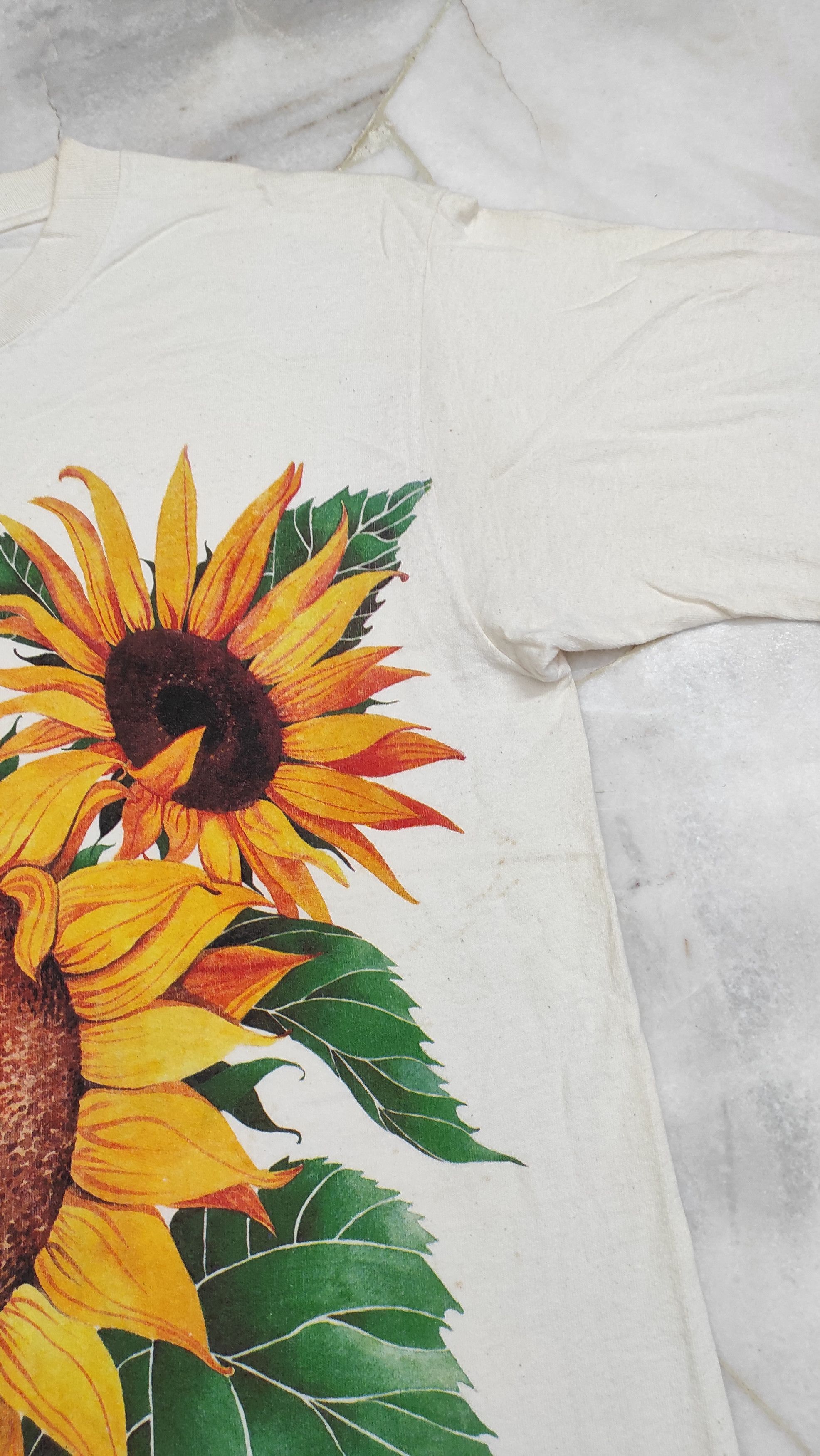Other Vintage 90's Sunflower Bees and ladybugs artist tee Size US L / EU 52-54 / 3 - 9 Thumbnail