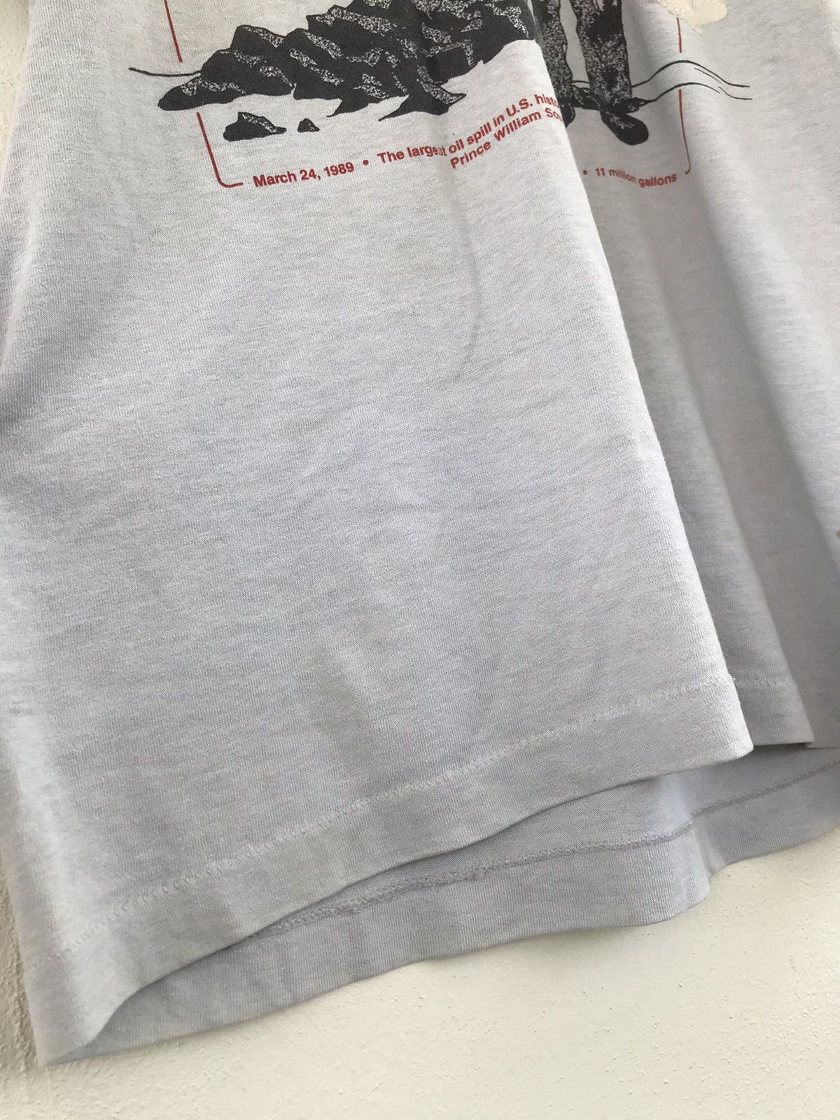Other Vtg history of oil spill at EXXON VALDEZ 1989 Size US M / EU 48-50 / 2 - 18 Thumbnail