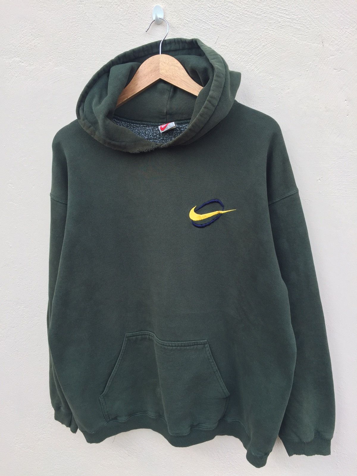 Nike Vintage Distress Nike Pullover Hoodie Embroidery Logo Size US XL / EU 56 / 4 - 3 Thumbnail