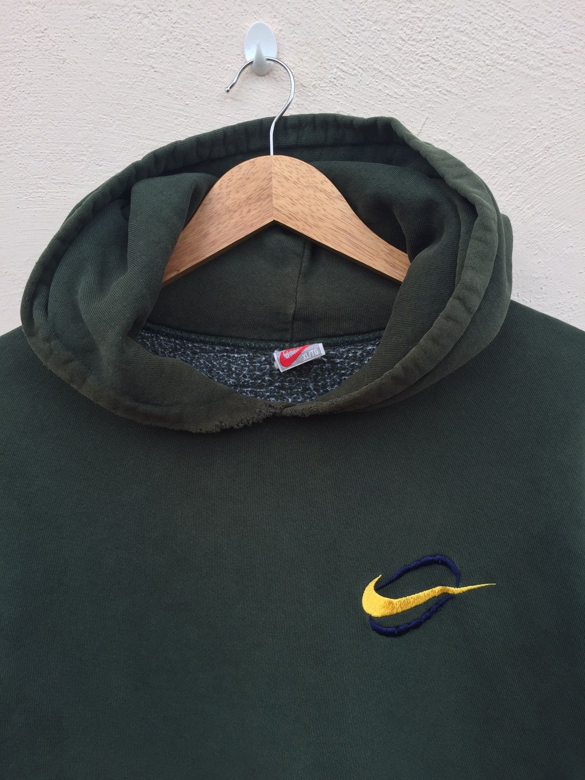 Nike Vintage Distress Nike Pullover Hoodie Embroidery Logo Size US XL / EU 56 / 4 - 4 Thumbnail