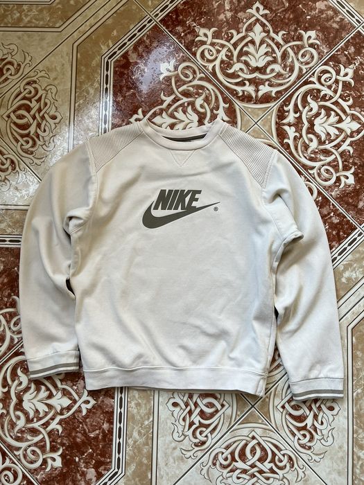 Cream nike best sale sweatshirt vintage