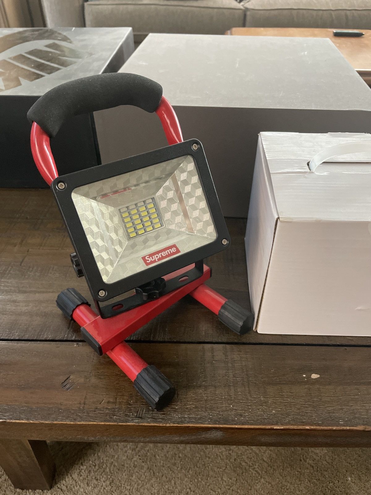 Supreme - Cordless Flood Light