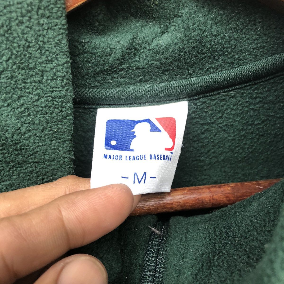 Japanese Brand 📣Vintage Mlb Fleece Oakland Half Zip Size M Size US M / EU 48-50 / 2 - 3 Thumbnail