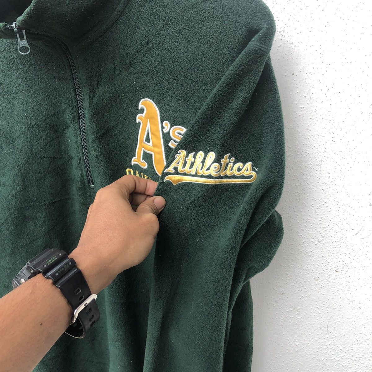 Japanese Brand 📣Vintage Mlb Fleece Oakland Half Zip Size M Size US M / EU 48-50 / 2 - 4 Thumbnail