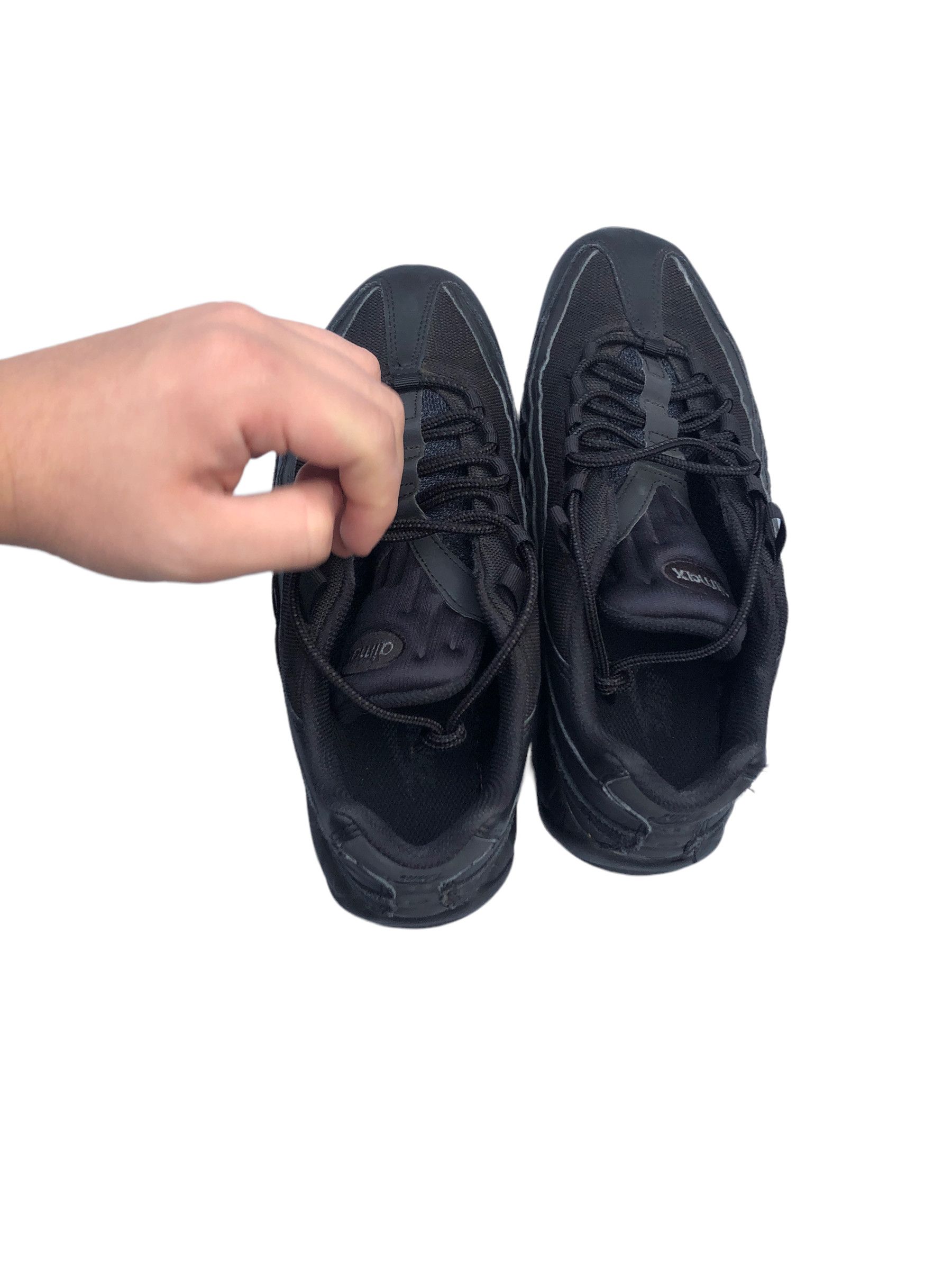 Nike RARE 2020 Nike Air Max 95 Triple Black Size 9 Size US 9 / EU 42 - 4 Thumbnail