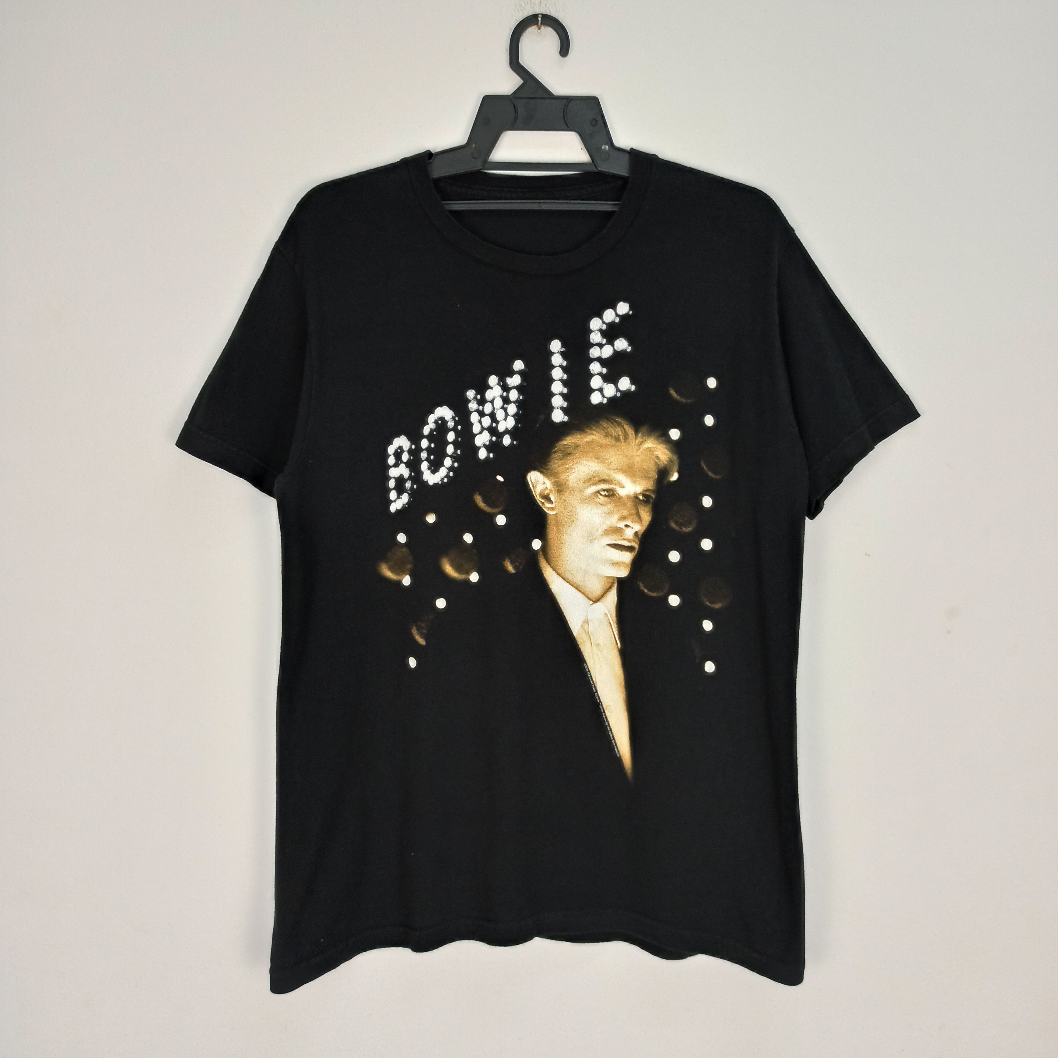 Band Tees The David Bowie Archive 2016 Singer Tshirt Size US M / EU 48-50 / 2 - 1 Thumbnail