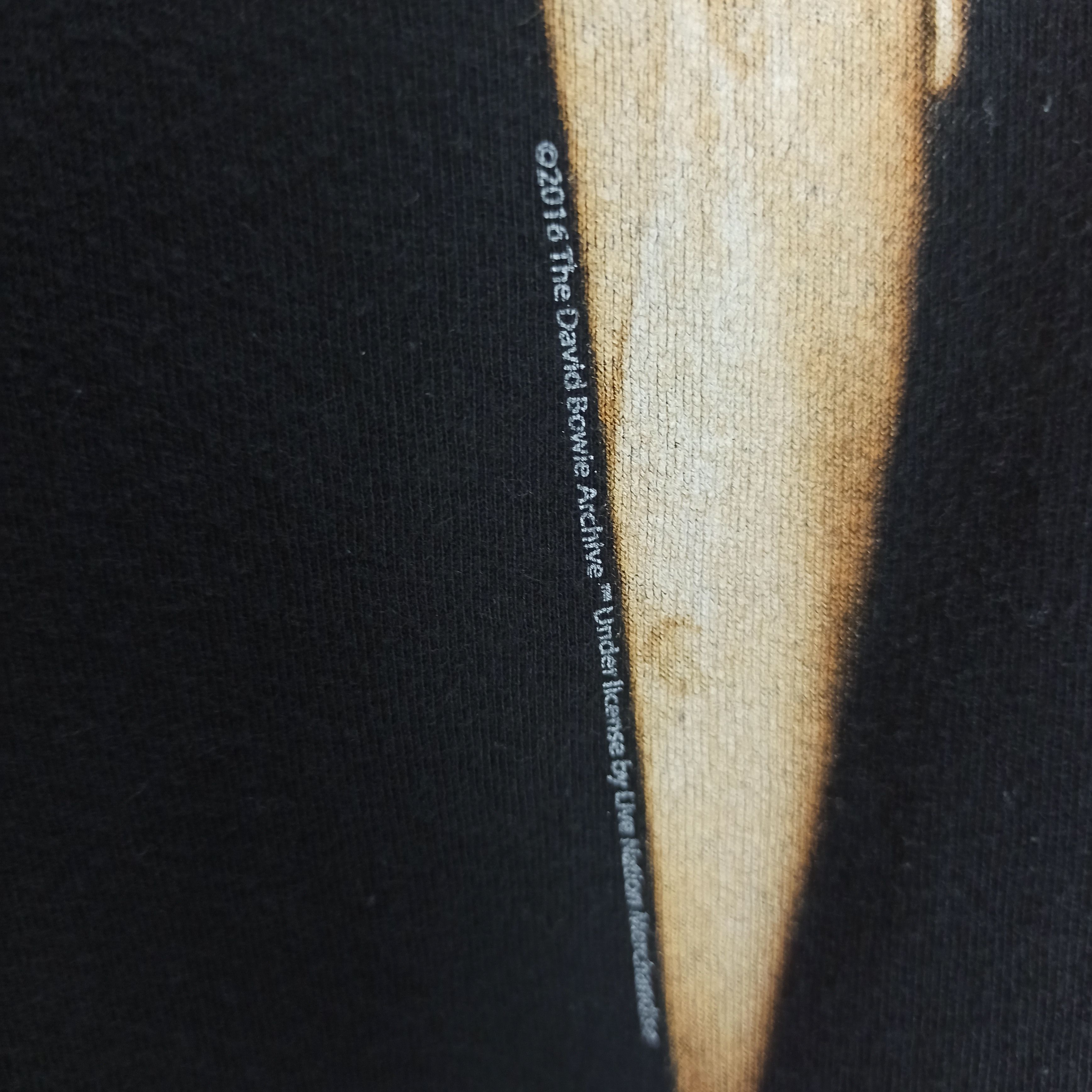 Band Tees The David Bowie Archive 2016 Singer Tshirt Size US M / EU 48-50 / 2 - 3 Thumbnail