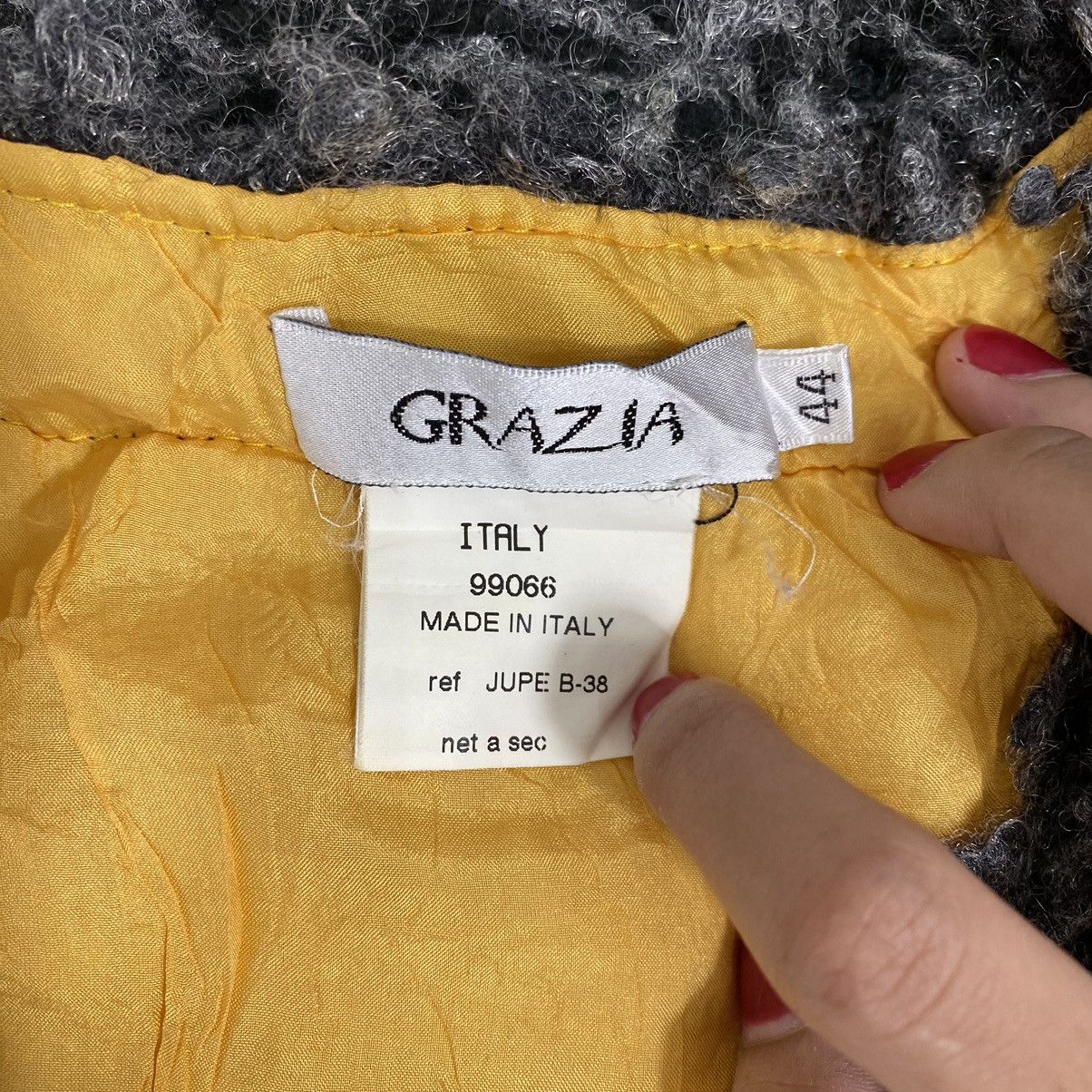 Vintage Vintage GRAZIA Italian Brand Wool Grey Vest Size S / US 4 / IT 40 - 4 Thumbnail