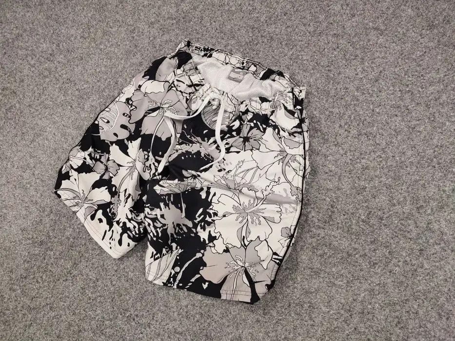 Nike Vintage 90's Nike Casual Polyester Multi logo Flowers Shorts Size US 36 / EU 52 - 2 Thumbnail