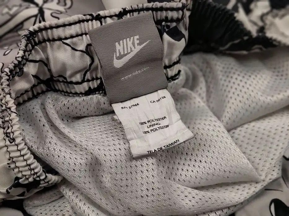 Nike Vintage 90's Nike Casual Polyester Multi logo Flowers Shorts Size US 36 / EU 52 - 9 Thumbnail