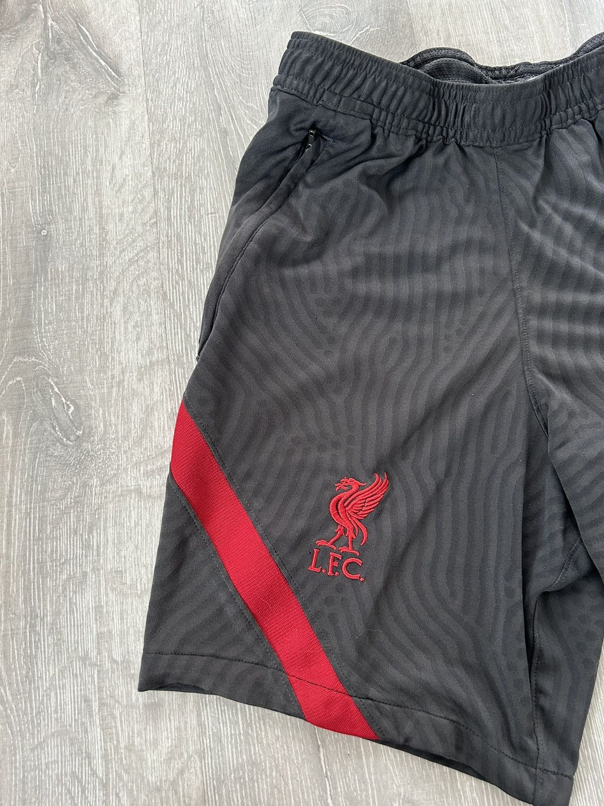 Nike × Vintage Liverpool Nike vintage grey red shorts small swoosh Size US 30 / EU 46 - 2 Thumbnail