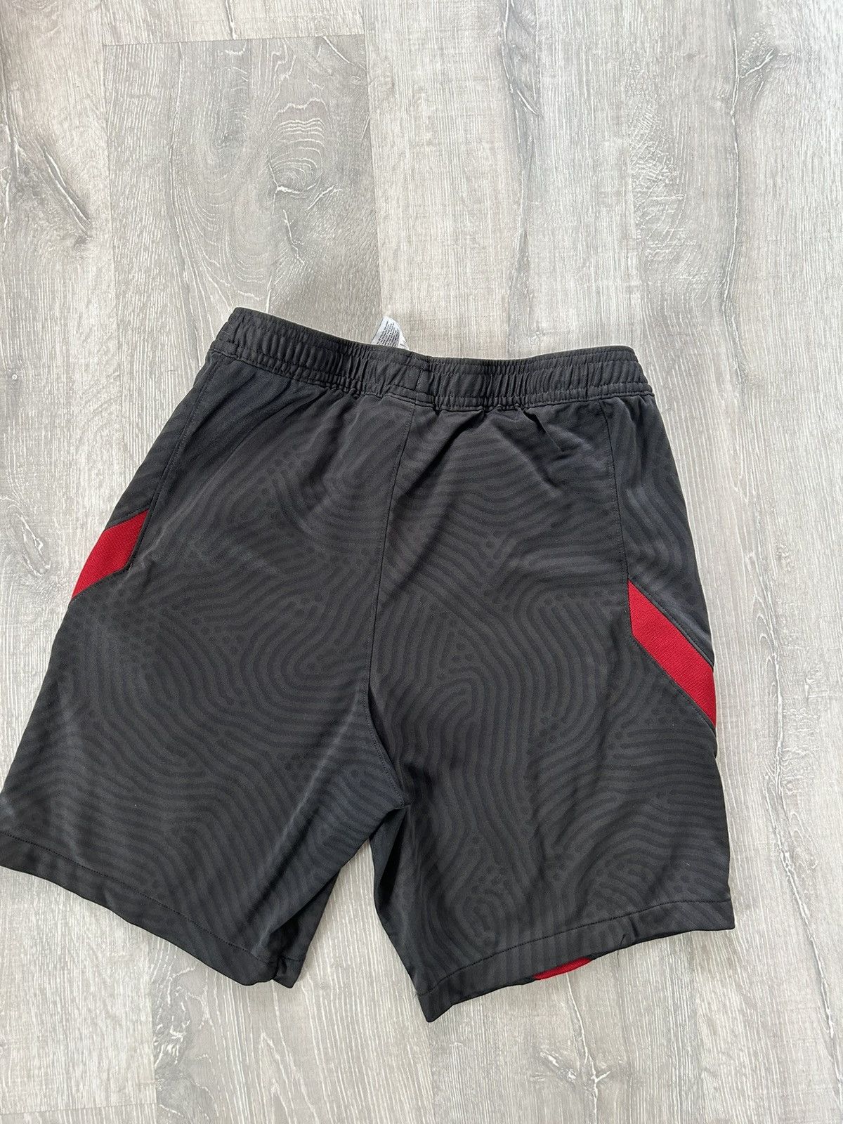 Nike × Vintage Liverpool Nike vintage grey red shorts small swoosh Size US 30 / EU 46 - 6 Thumbnail