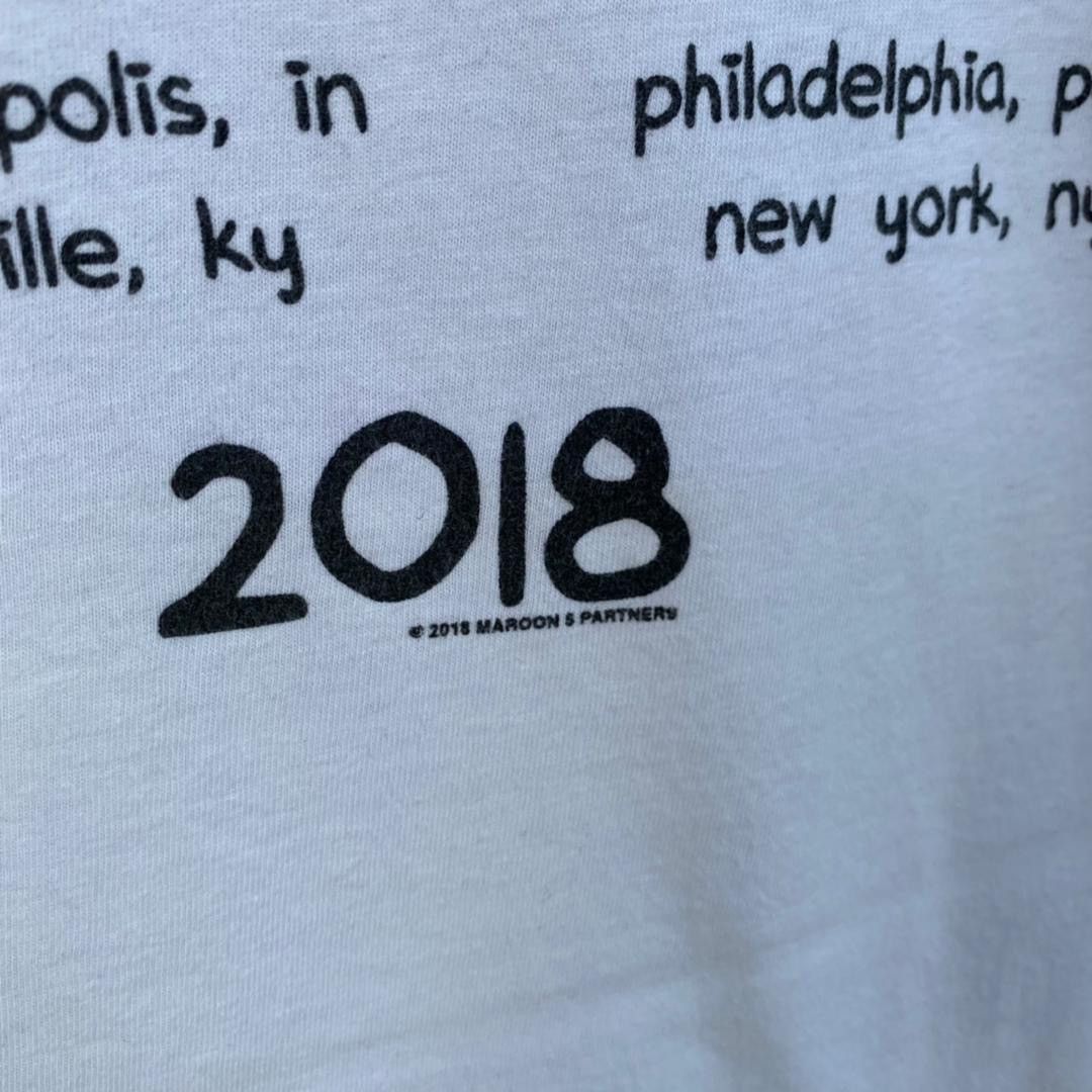 Band Tees Maroon 5 Tour 2018 Band Tshirt Size US L / EU 52-54 / 3 - 4 Thumbnail