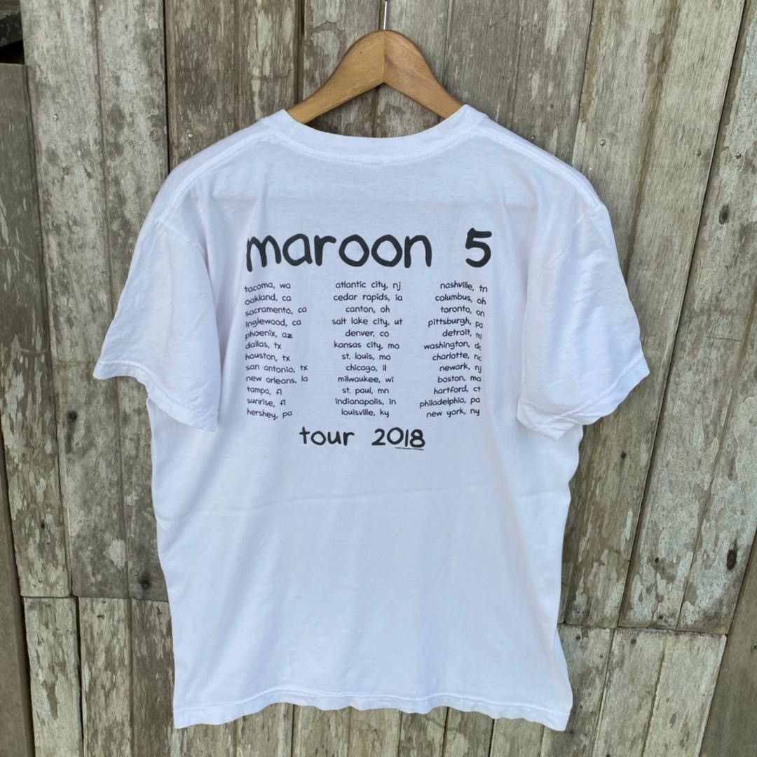 Band Tees Maroon 5 Tour 2018 Band Tshirt Size US L / EU 52-54 / 3 - 3 Thumbnail