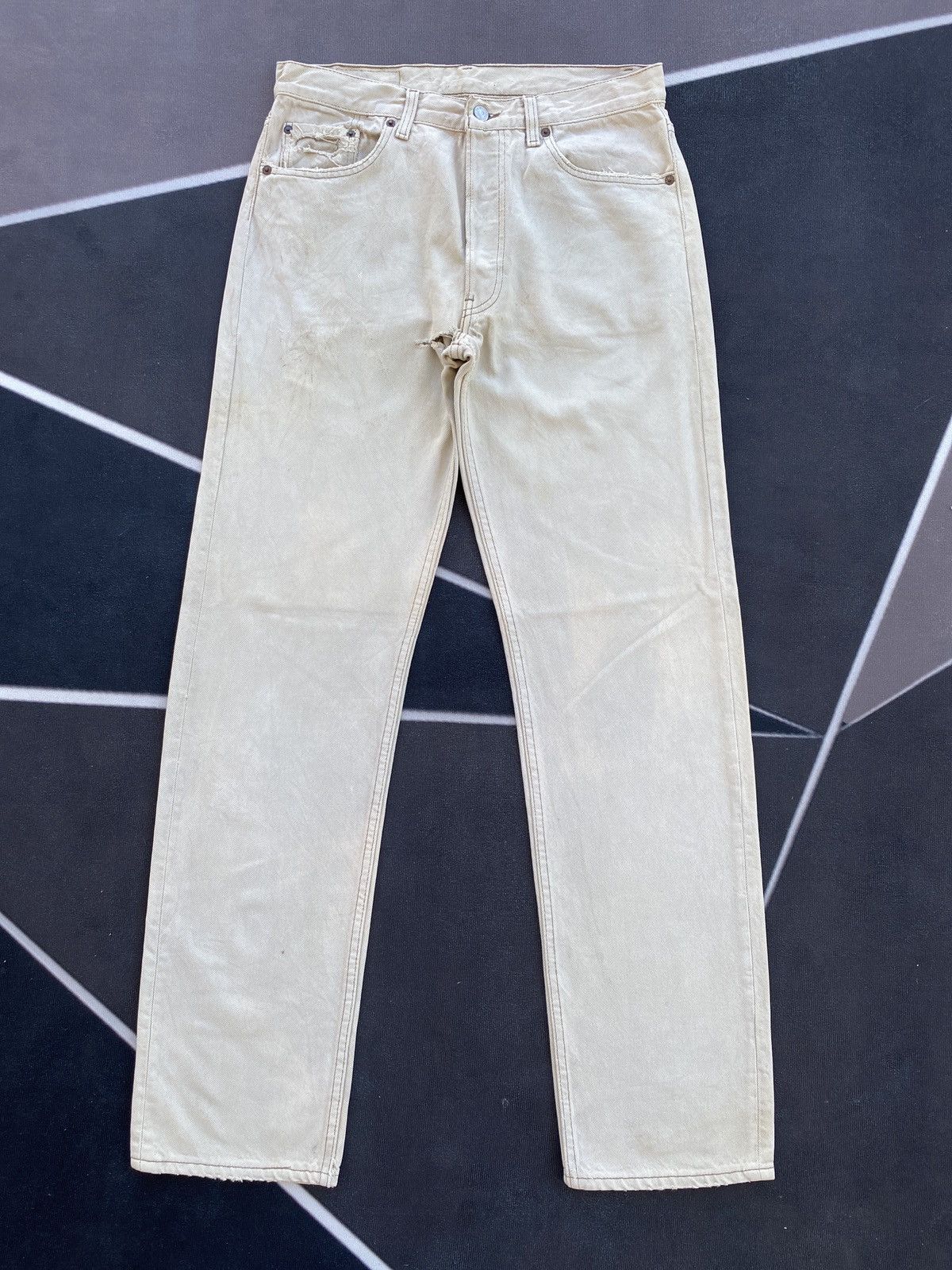 90s VINTAGE DISTRESSED LEVIS 501 JEANS-J376