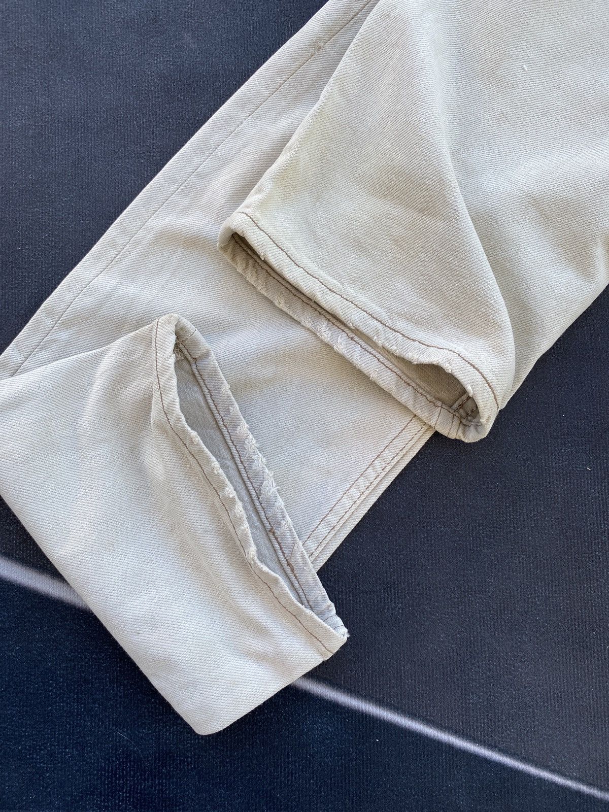 Jean × Levi's × Vintage 90s VINTAGE LEVIS 501 DISTRESSED JEANS-J376 Size US 33 - 10 Thumbnail