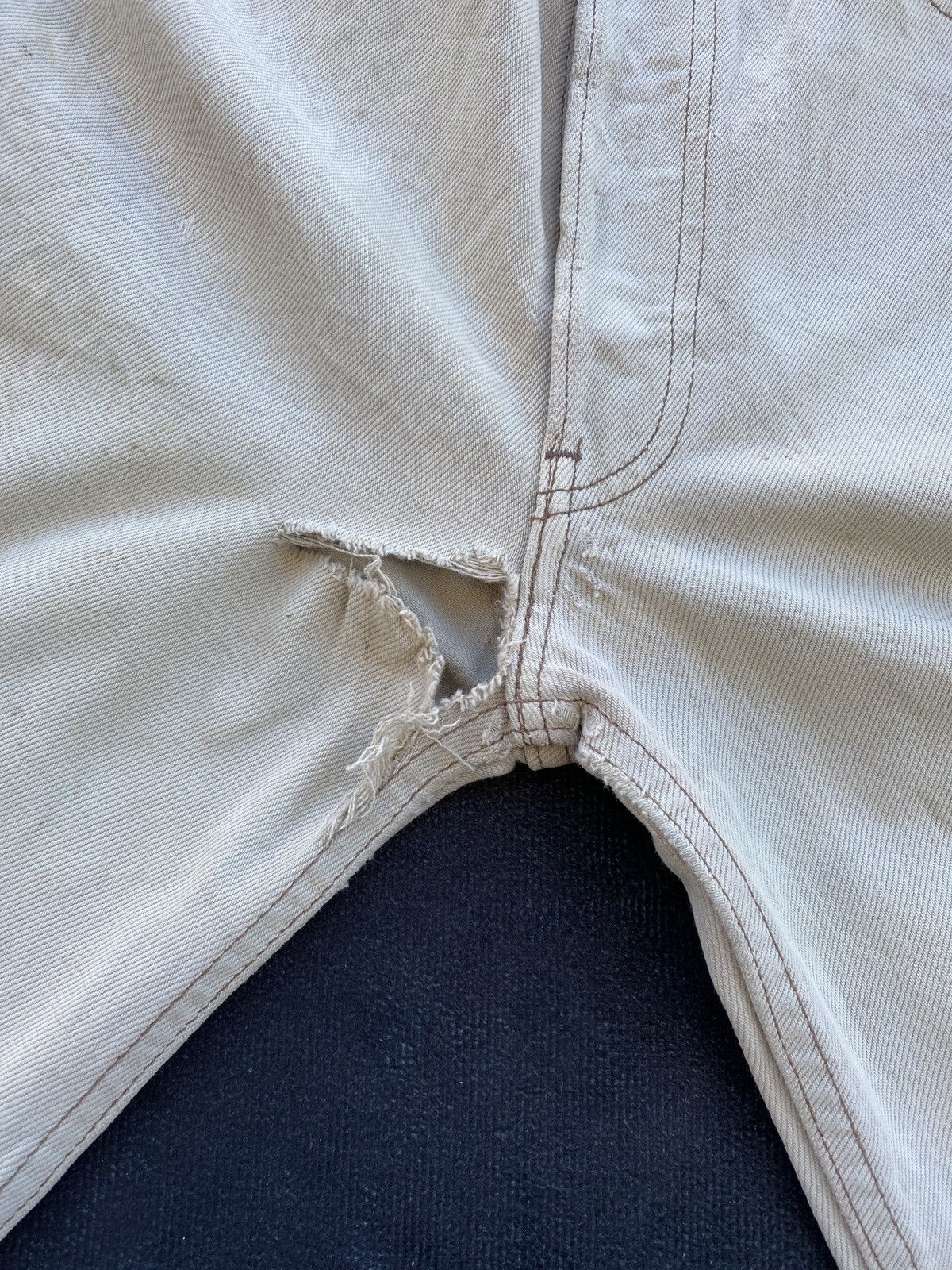 Jean × Levi's × Vintage 90s VINTAGE LEVIS 501 DISTRESSED JEANS-J376 Size US 33 - 11 Thumbnail
