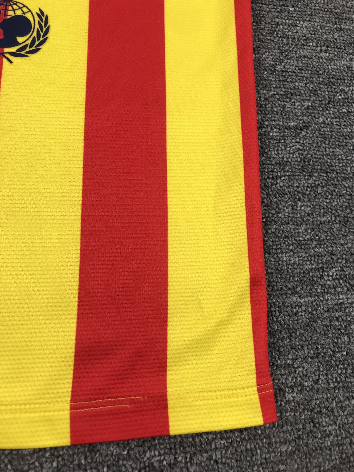 Nike BARCELONA 2013 2014 AWAY FOOTBALL SHIRT NIKE,MENS SIZE S Size US S / EU 44-46 / 1 - 11 Thumbnail