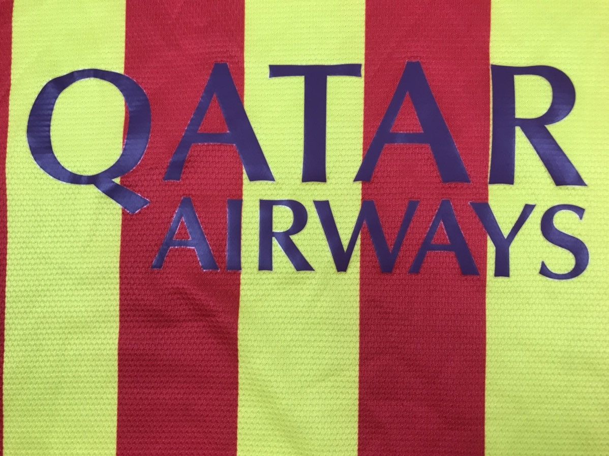Nike BARCELONA 2013 2014 AWAY FOOTBALL SHIRT NIKE,MENS SIZE S Size US S / EU 44-46 / 1 - 5 Thumbnail