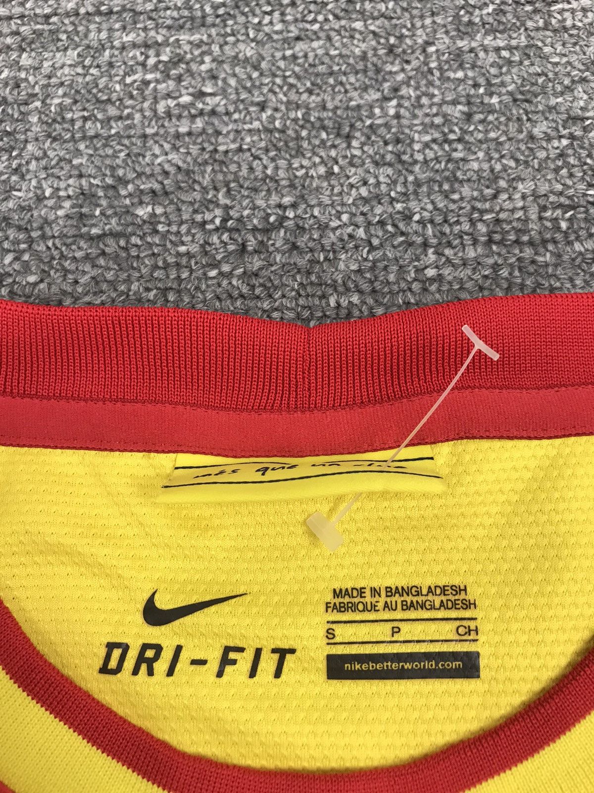 Nike BARCELONA 2013 2014 AWAY FOOTBALL SHIRT NIKE,MENS SIZE S Size US S / EU 44-46 / 1 - 13 Thumbnail
