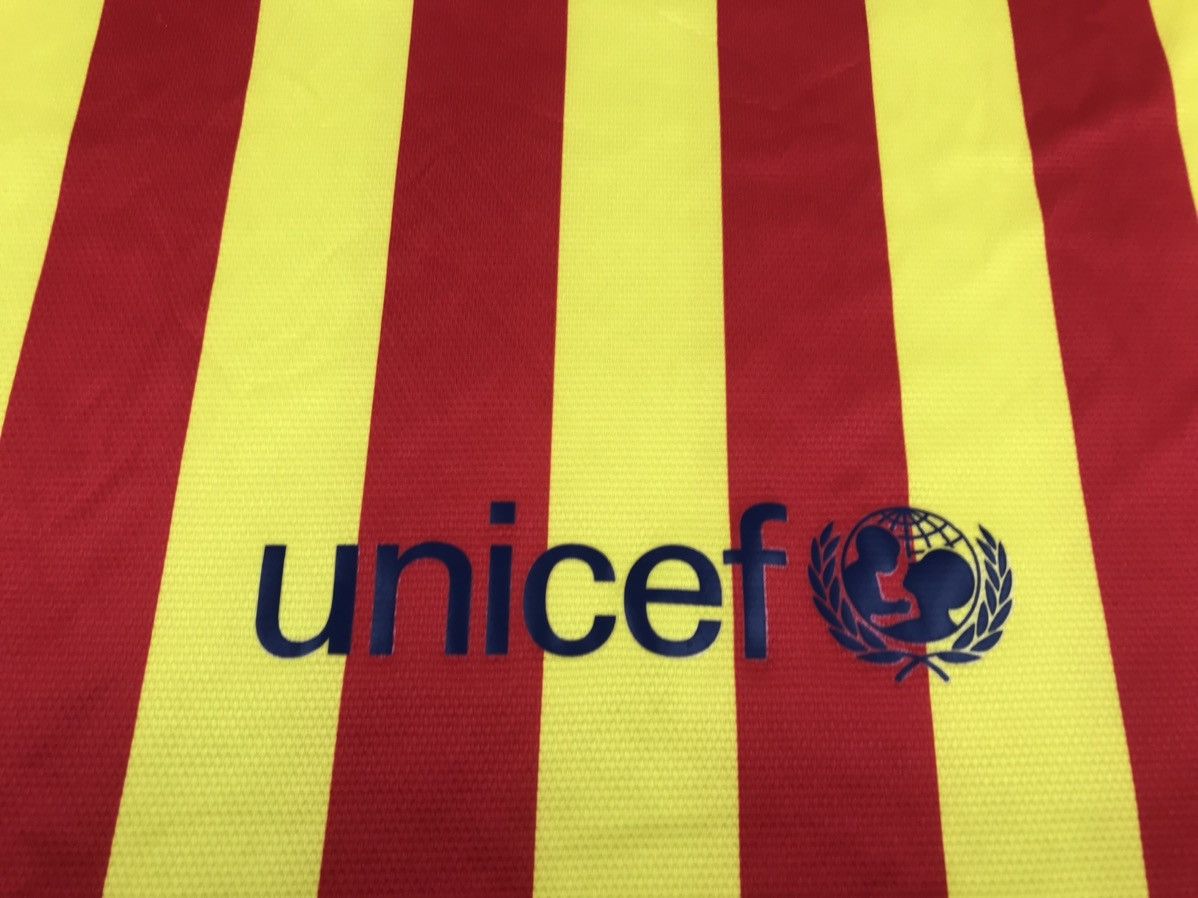 Nike BARCELONA 2013 2014 AWAY FOOTBALL SHIRT NIKE,MENS SIZE S Size US S / EU 44-46 / 1 - 12 Thumbnail